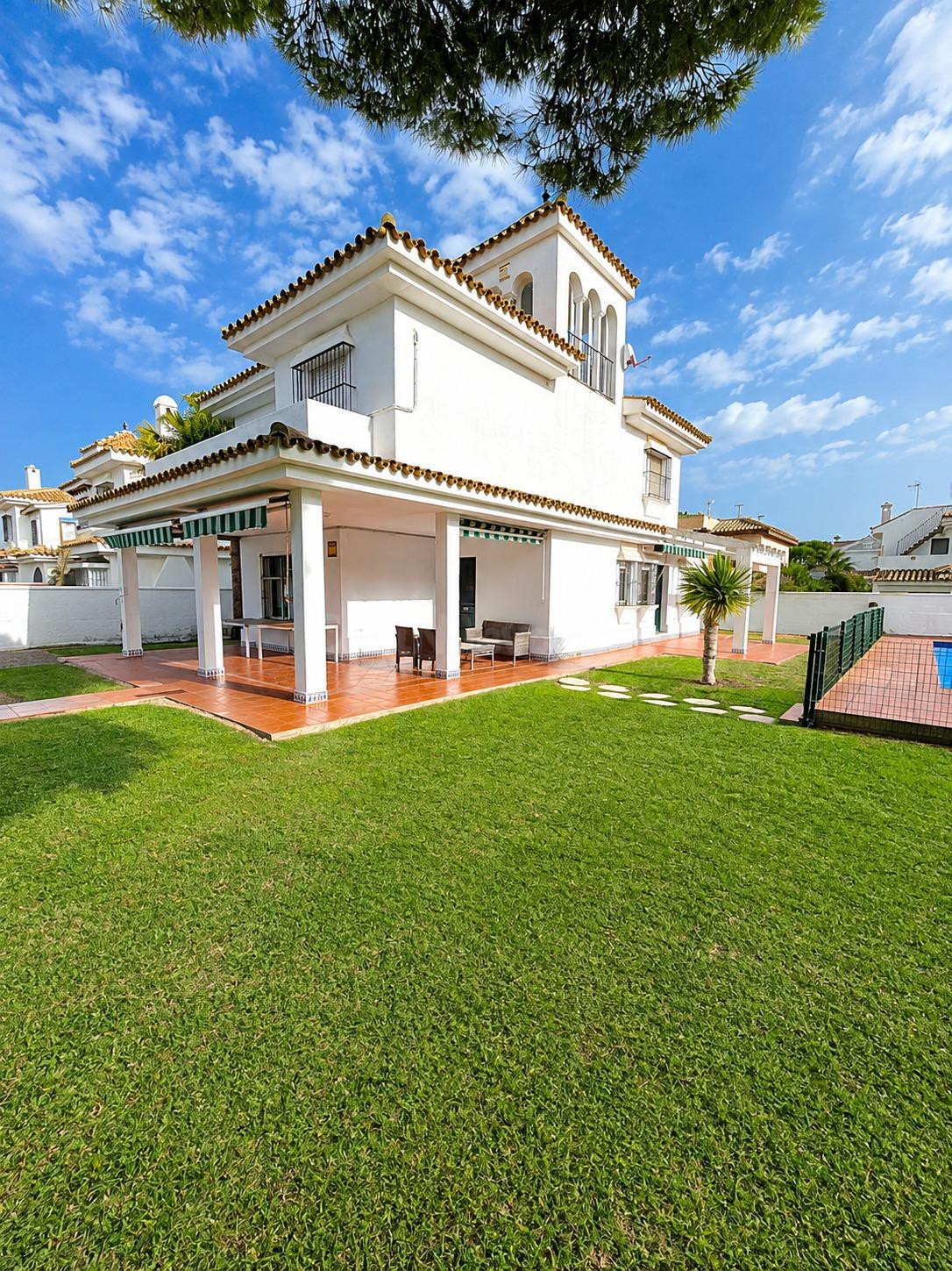 Chalet urbano con piscina