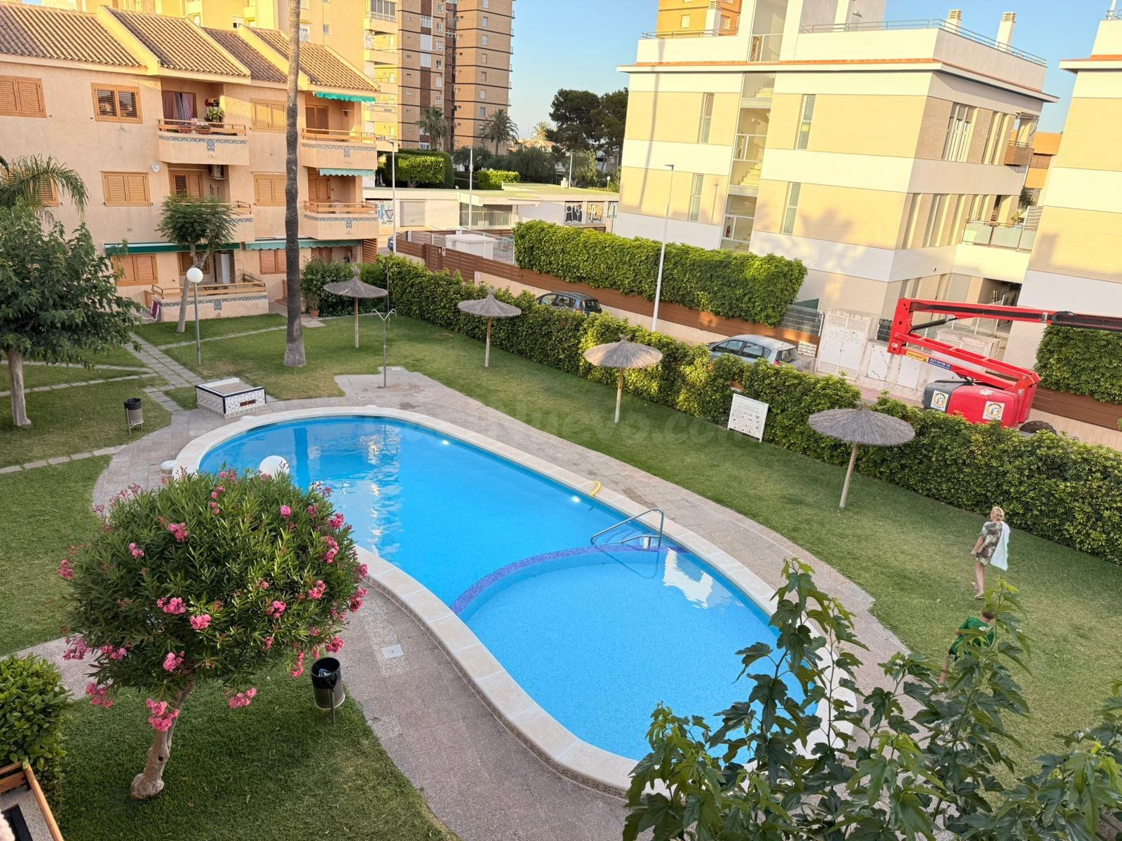 Vive junto al mar: apartamento con piscina de septiembre a m
