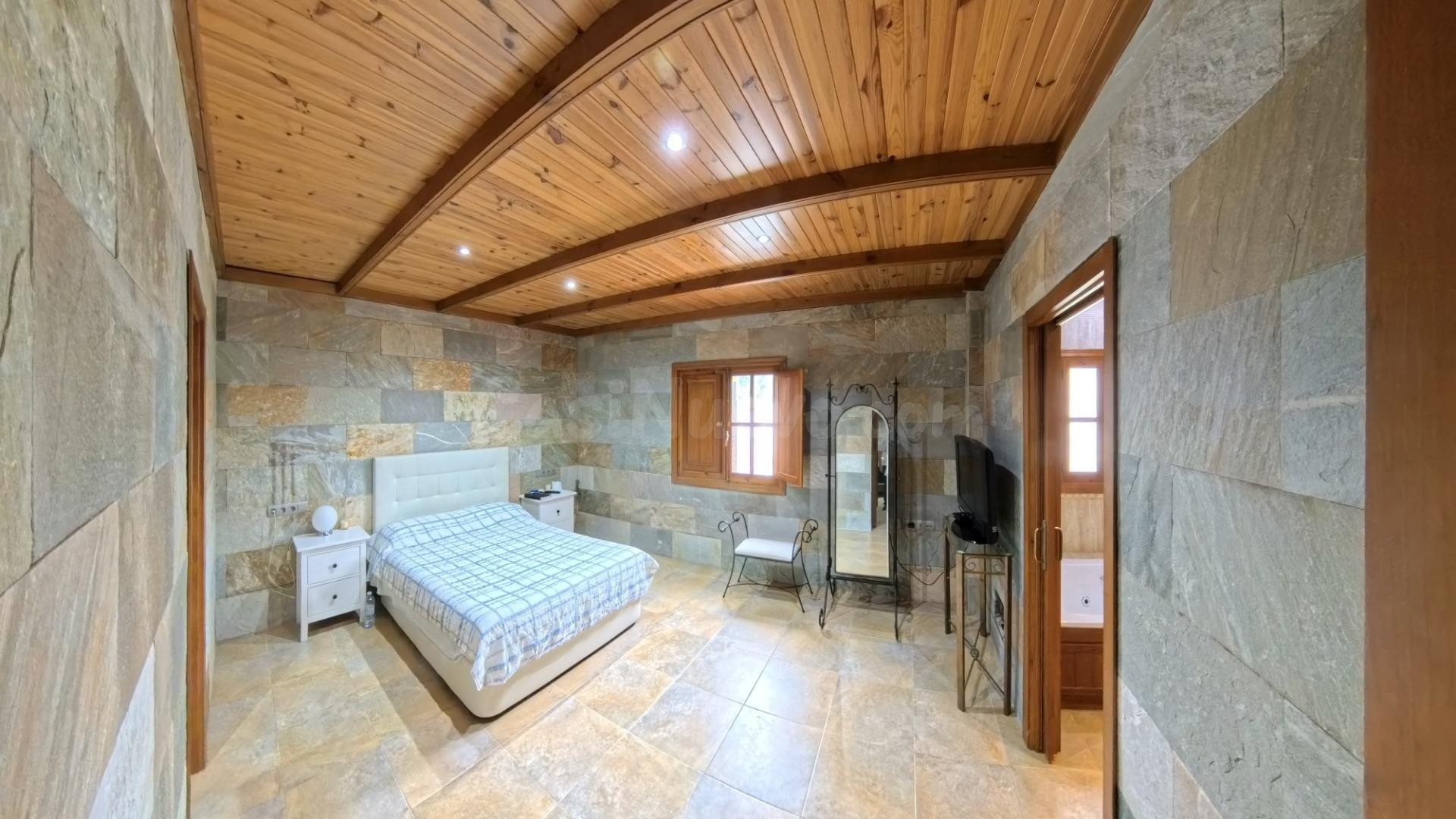 Chalet 4 habitaciones 382m² en venta - El Juncal - Vallealto