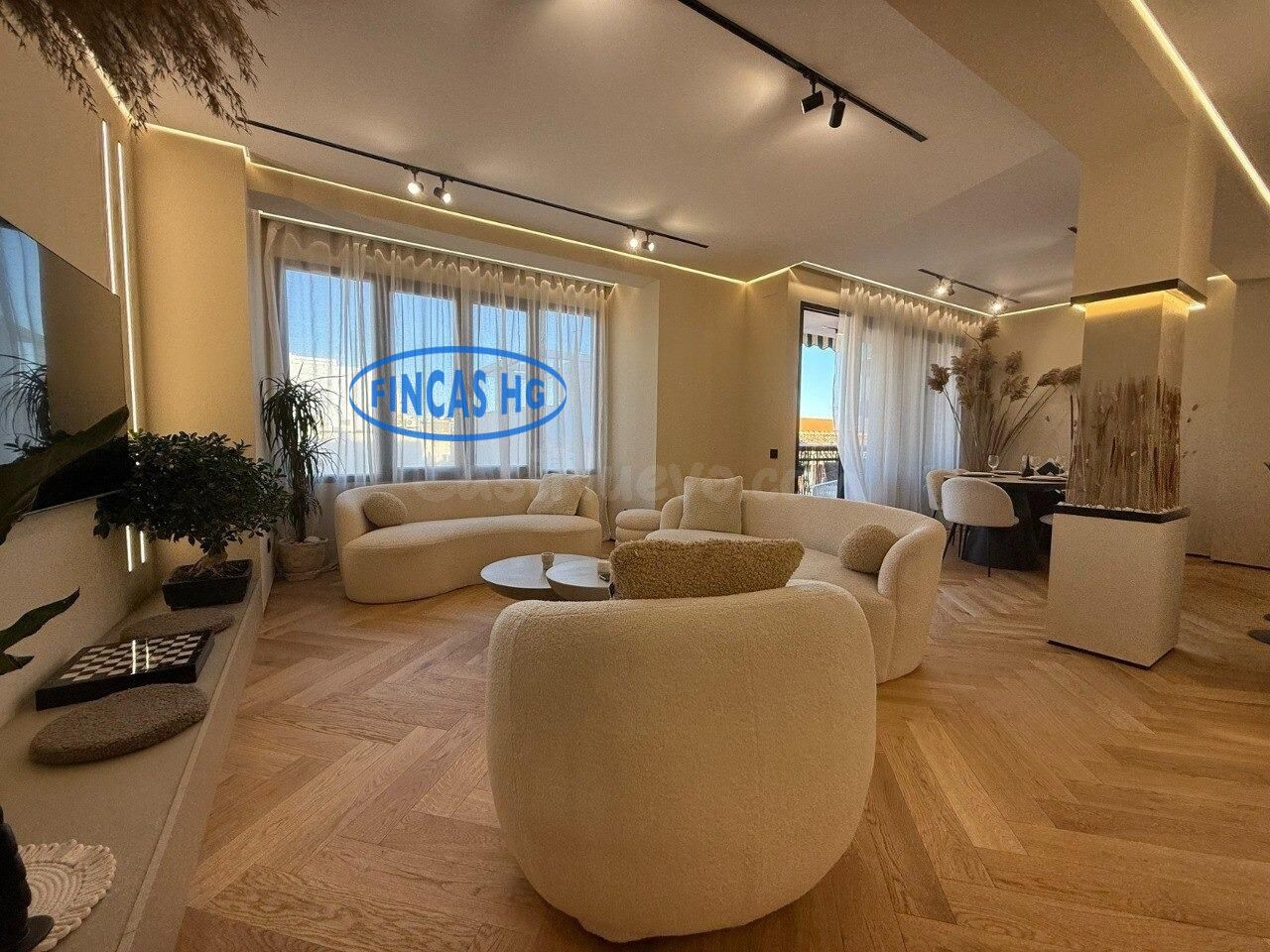 Exclusiva y muy amplia vivienda reformada en pleno centro junto a la Plaza Nueva