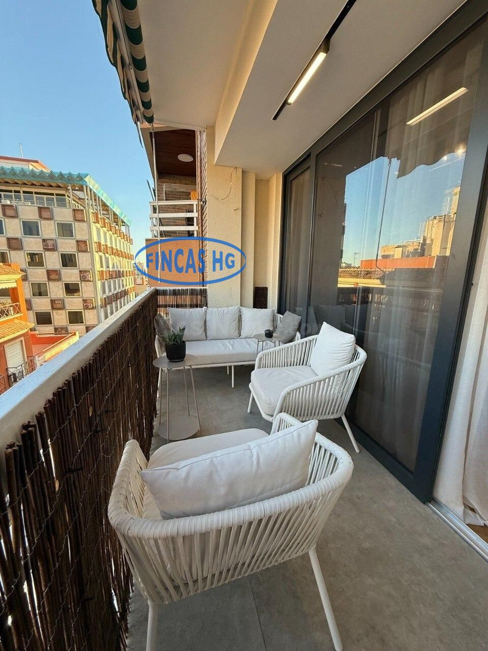 Exclusiva y muy amplia vivienda reformada en pleno centro ju - foto 2