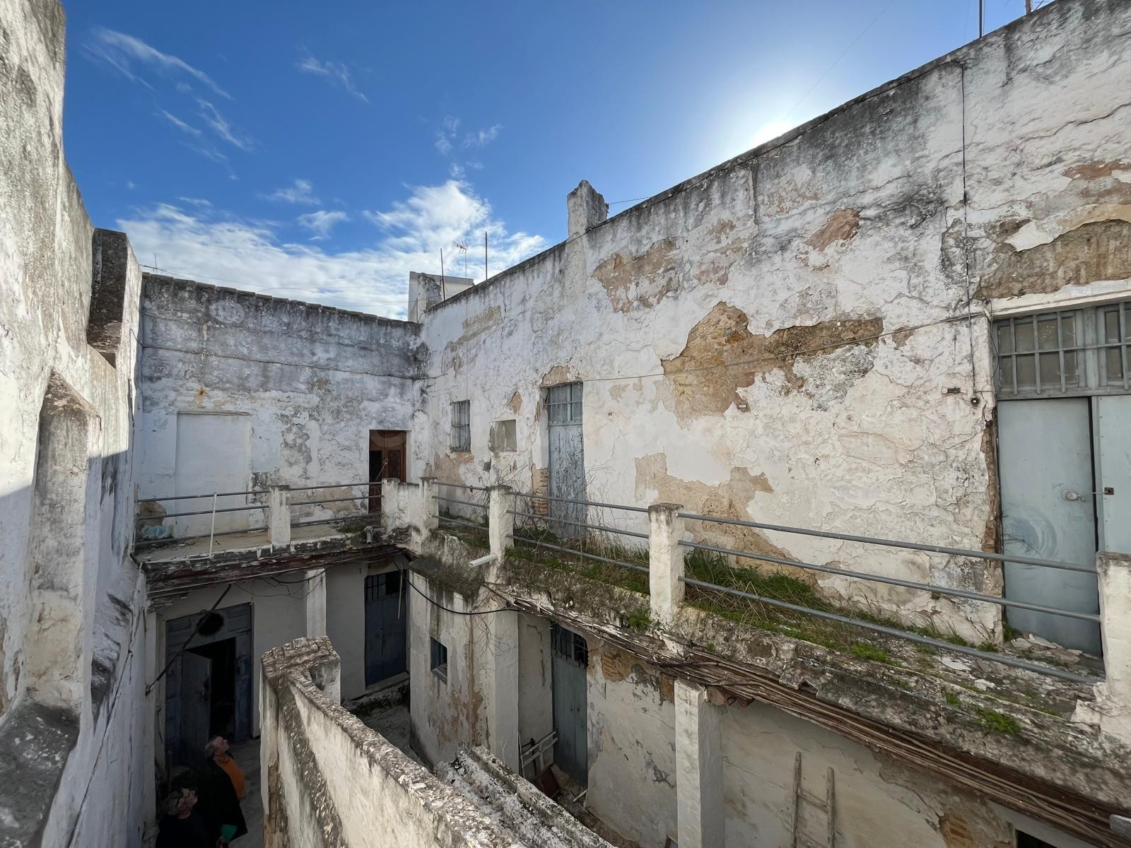 CASA CENTRO DE CHICLANA A RESTAURAR MÁS DE 100 AÑOS. - foto 2