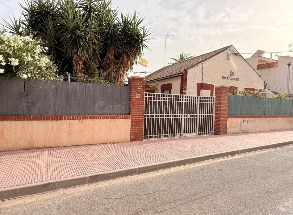 TERRENO URBANO CON CASA EN LOS ALCAZARES