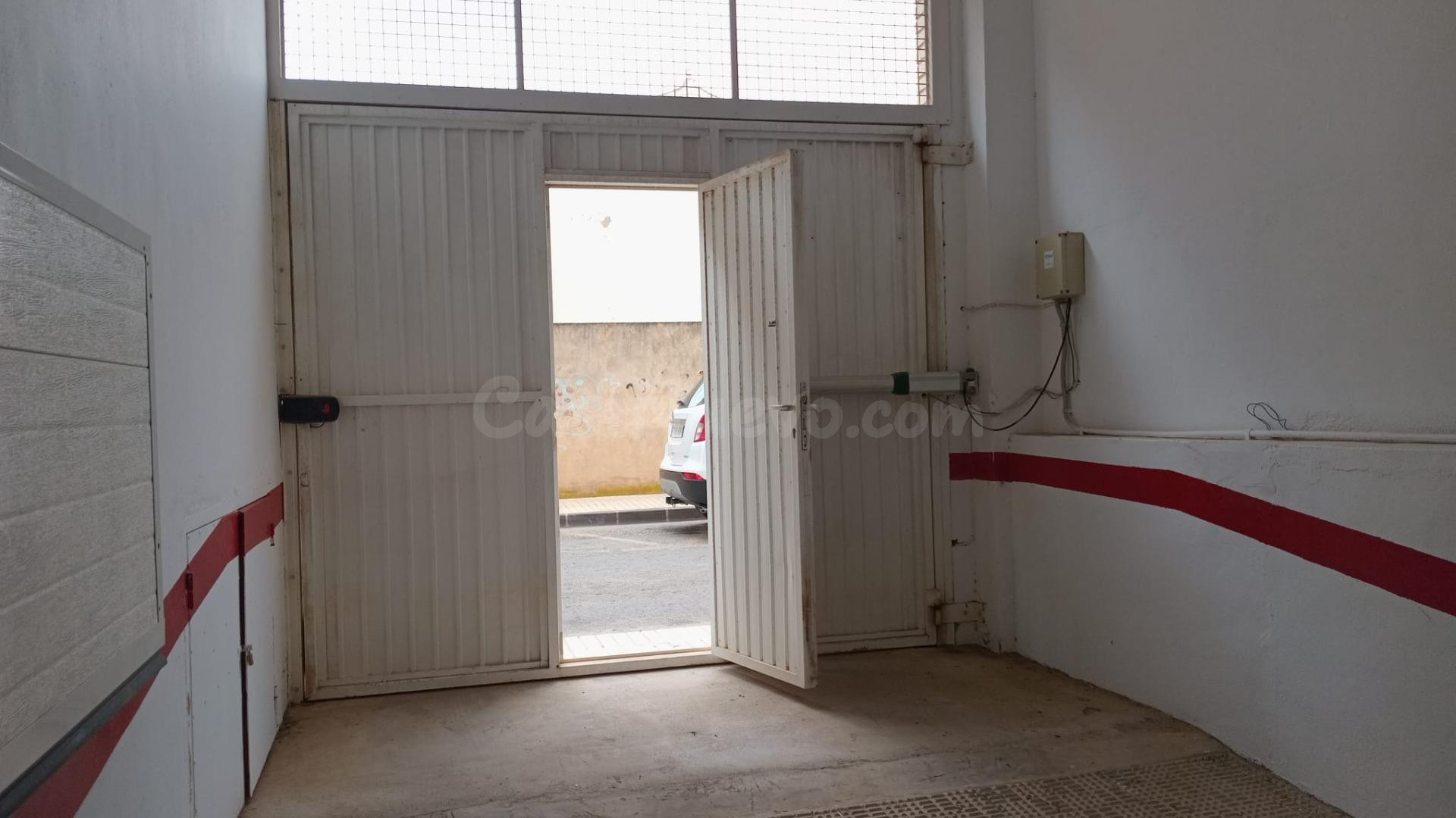 Plaza Cubierta en Los Alcázares: Espacio, Comodidad y Protección.