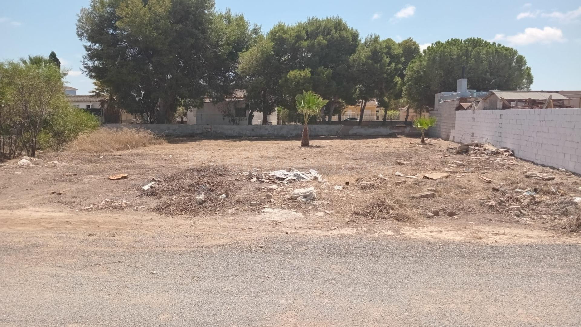 Oportunidad única en Bahía Bella: terreno urbanizable en exclusiva