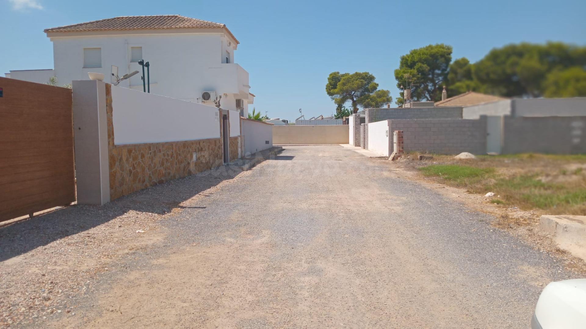 Oportunidad única en Bahía Bella: terreno urbanizable en exc - foto 2