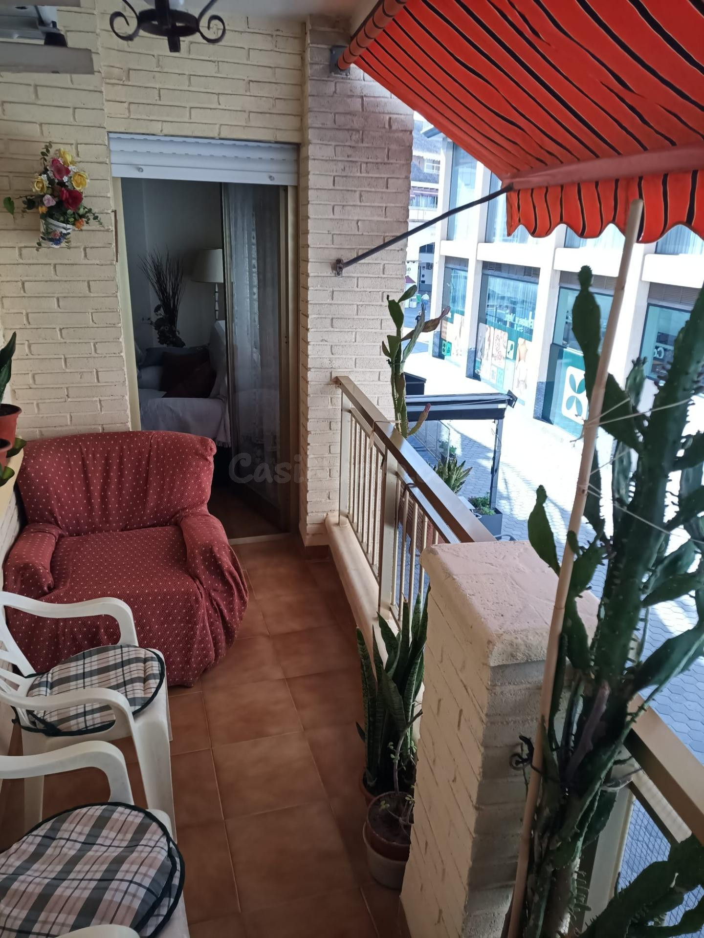 PISO CÉNTRICO, LUMINOSO Y PERFECTAMENT UBICADO EN LOS ALCÁZA - foto 3