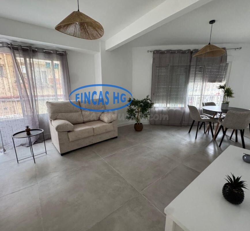 Vivienda reformada y amueblada junto a Avda. Maestro Alonso – Altozano