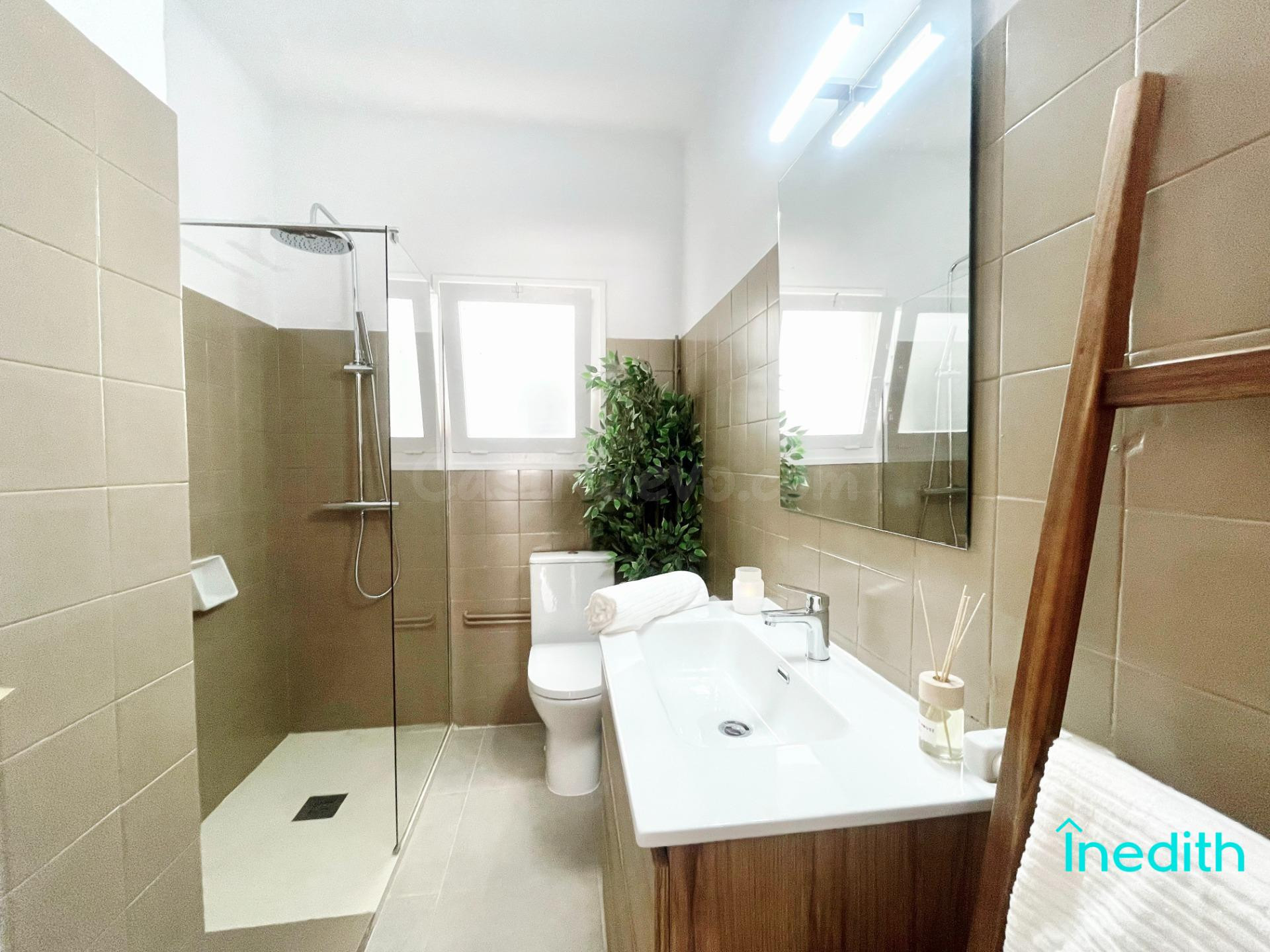 Piso de 3 habitaciones con ascensor y balcón al lado Plaza C - foto 4