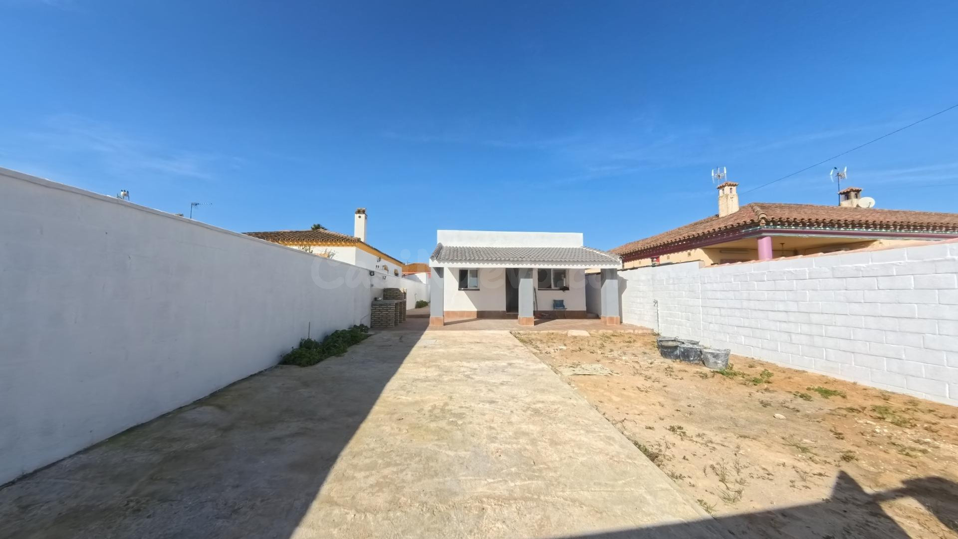 CHALET NO HIPOTECABLE EN PAGO DEL HUMO – CHICLANA | 4 DORMIT - foto 2