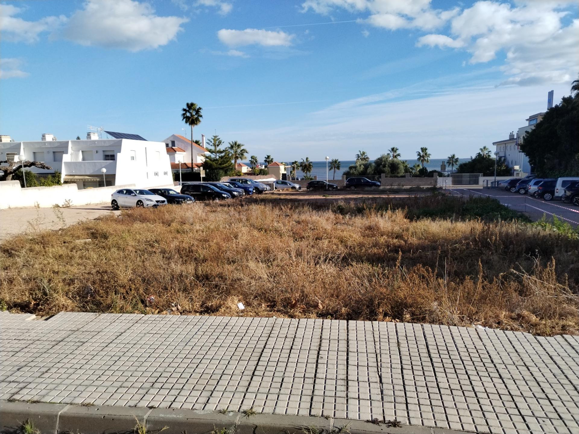 Venta de solares urbanos de 500 m2 en segunda linea de mar