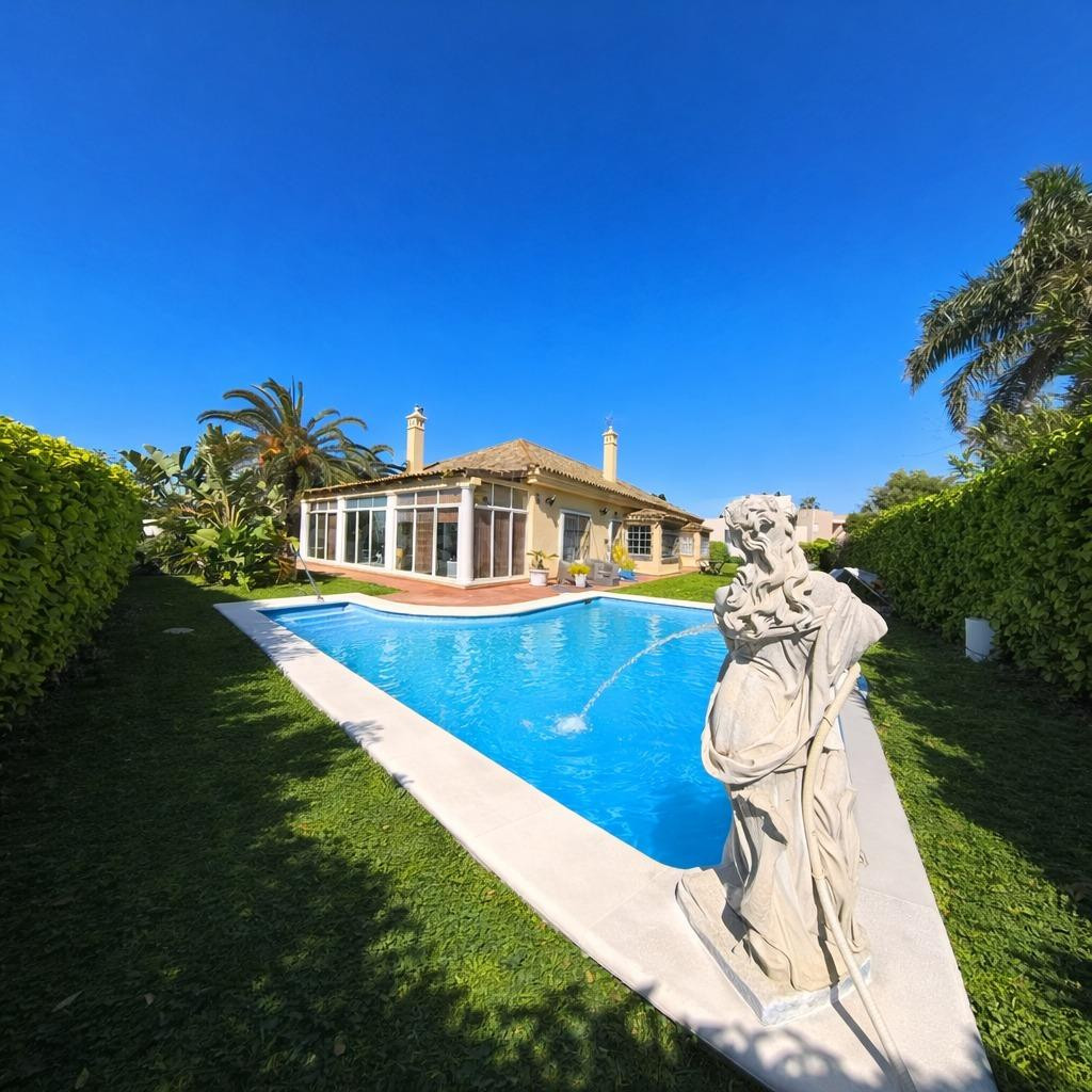Chalet con piscina en  Novo Sancti Petri