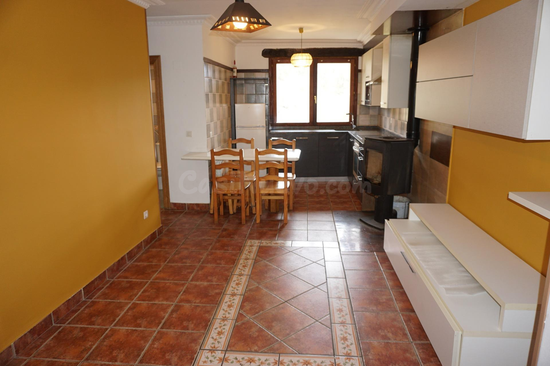OPORTUNIDAD,  BONITA CASA DE PIEDRA ADOSADA EN EL CONDADO DE - foto 2