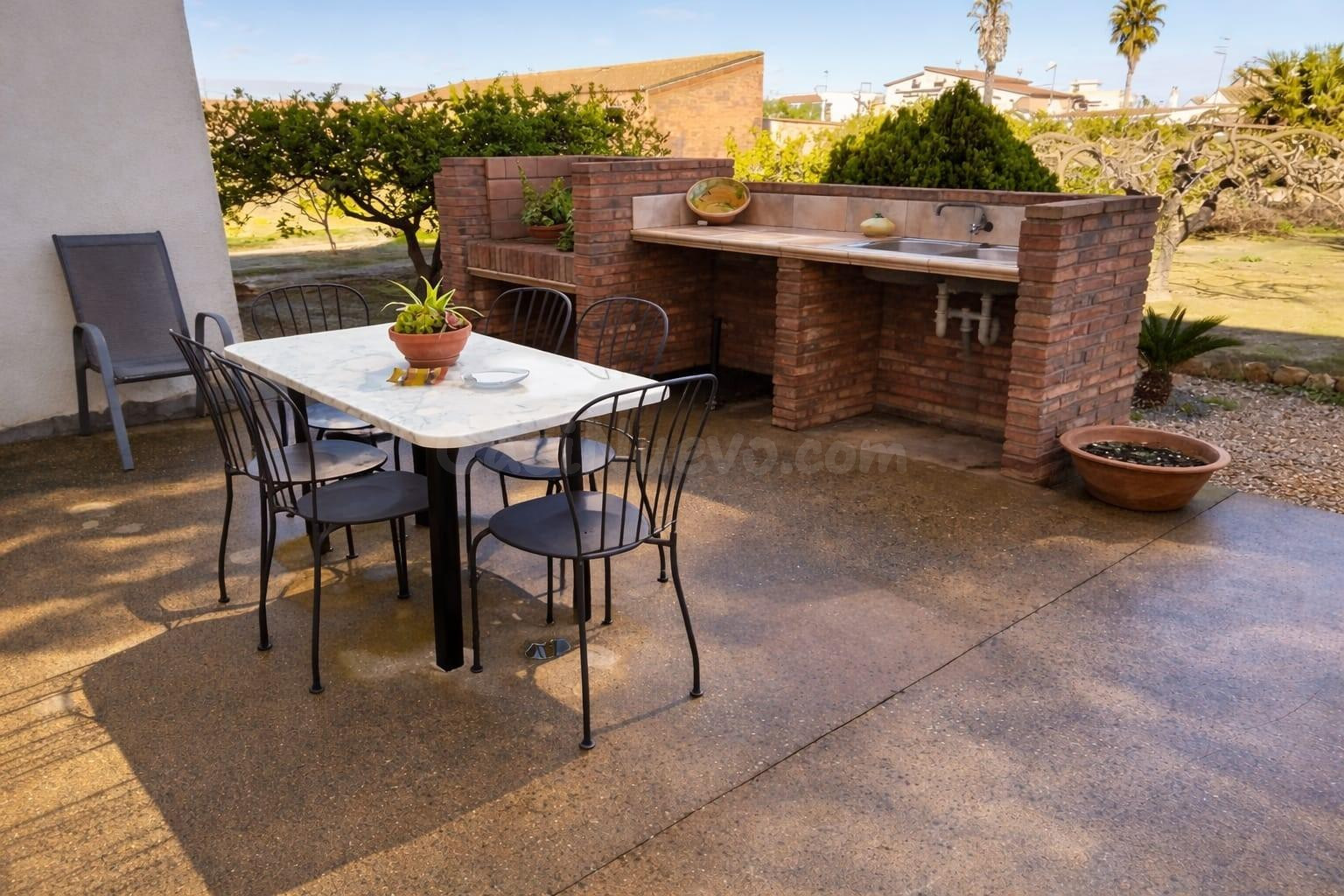 Gran casa con dos viviendas independientes, jardín, garaje y