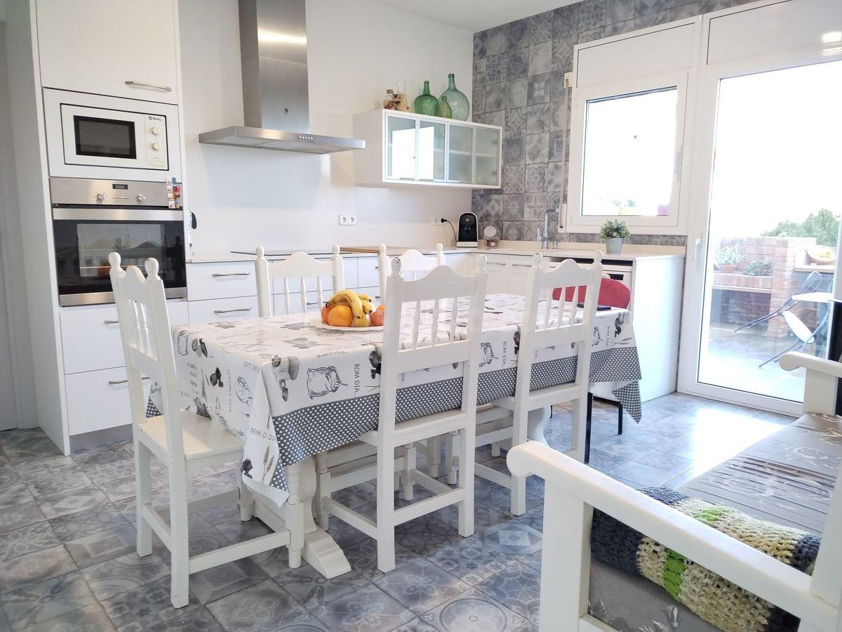 Gran casa con dos viviendas independientes, jardín, garaje y - foto 2