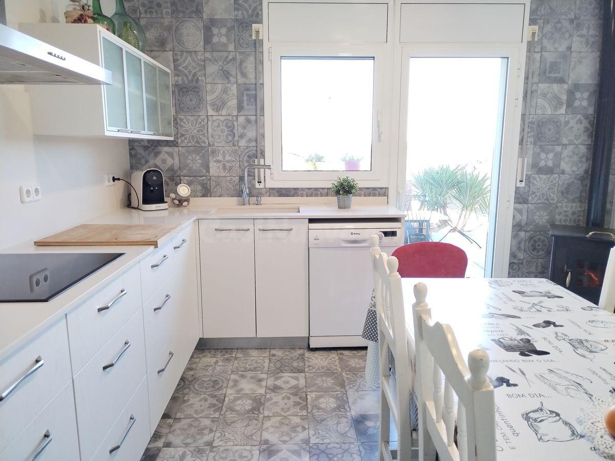 Gran casa con dos viviendas independientes, jardín, garaje y - foto 4
