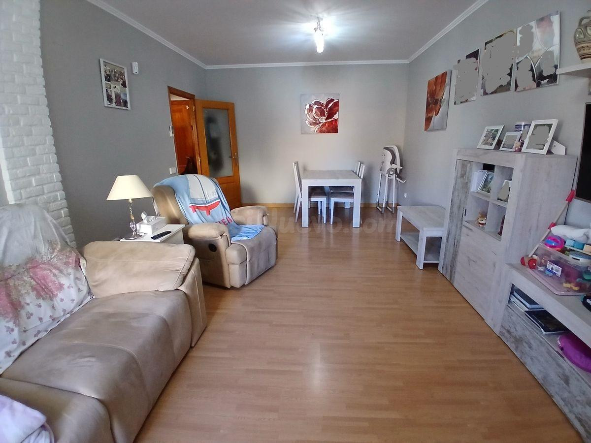 Amplio piso listo para entrar a vivir con terraza y piscina
