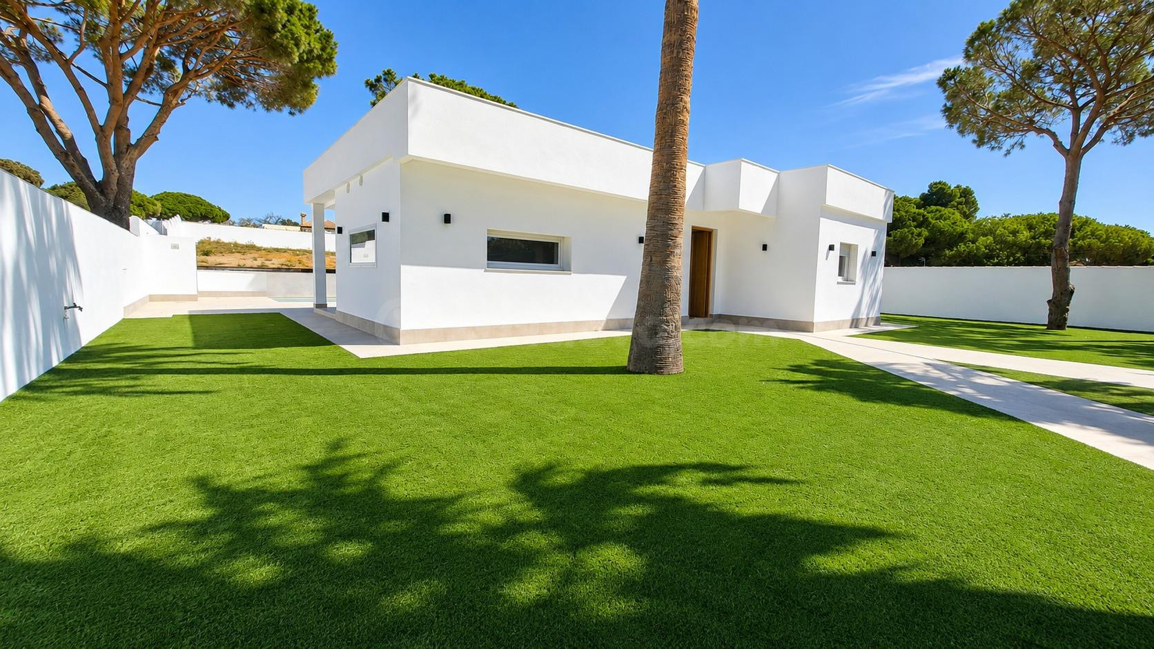 Chalet independiente con piscina y amplia parcela en Pinar de los Franceses – Chiclana