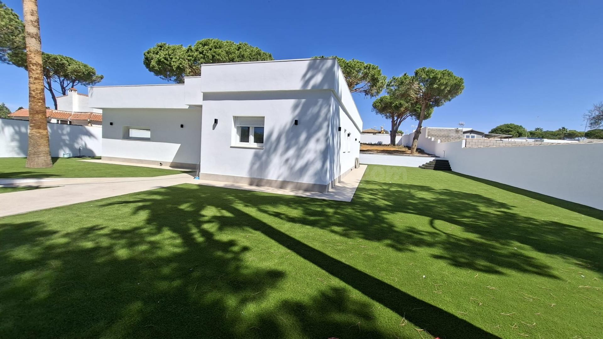 Chalet independiente con piscina y amplia parcela en Pinar d - foto 4