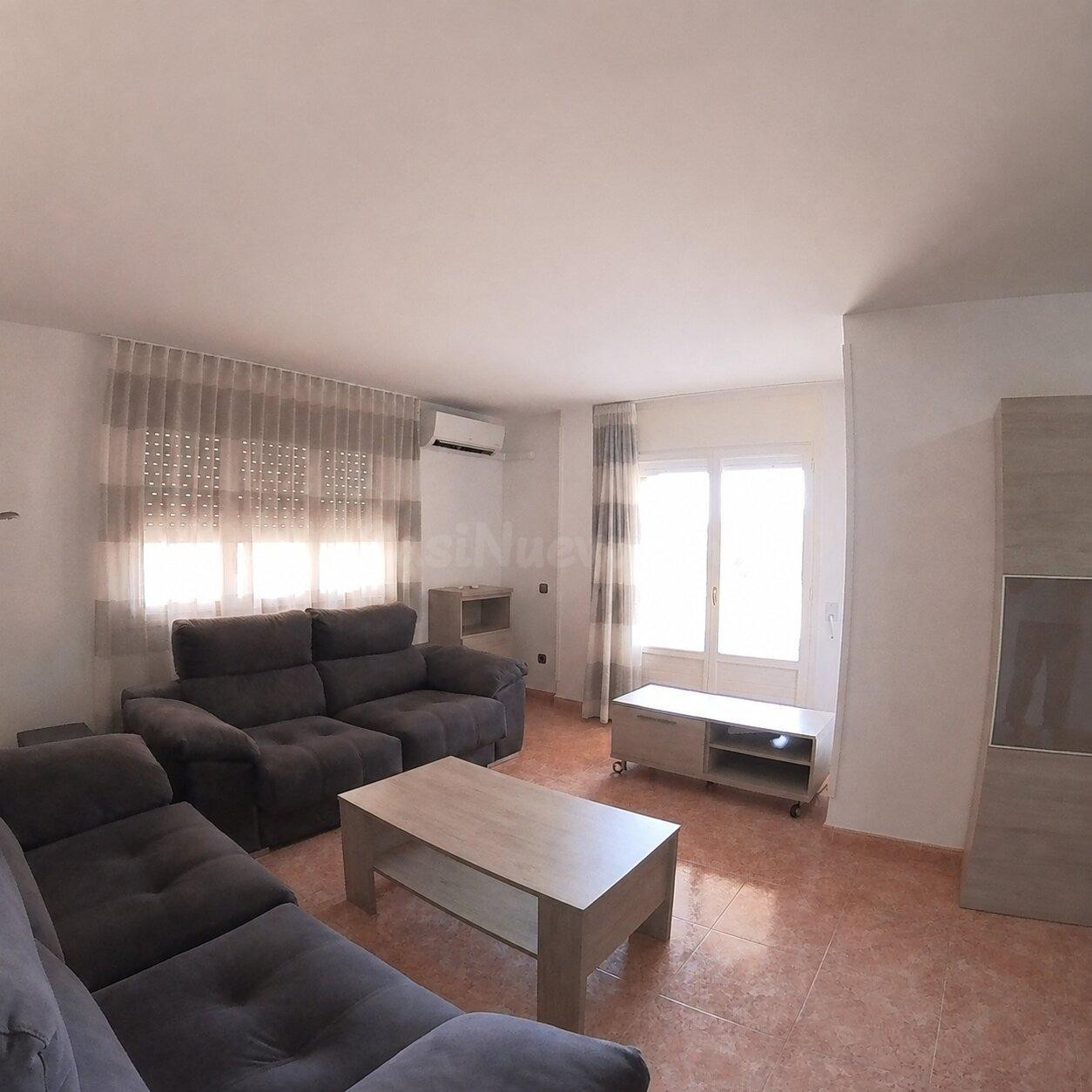 Piso amueblado de 3 habitaciones con dos terrazas y trastero - foto 2