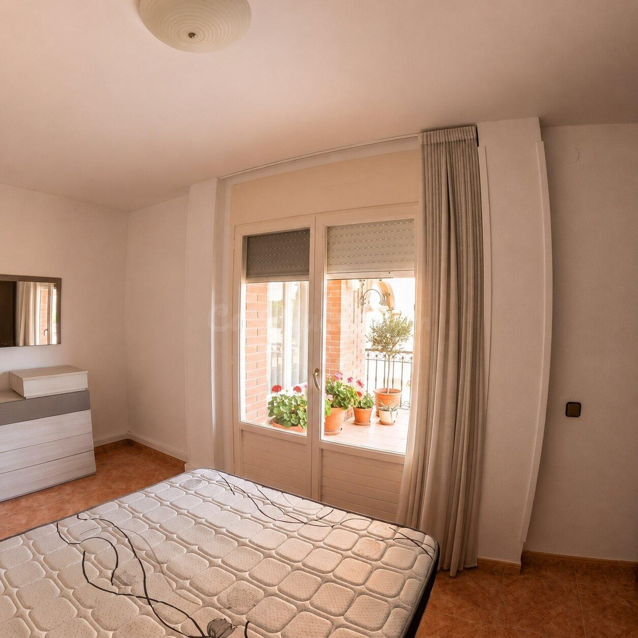 Piso amueblado de 3 habitaciones con dos terrazas y trastero - foto 4