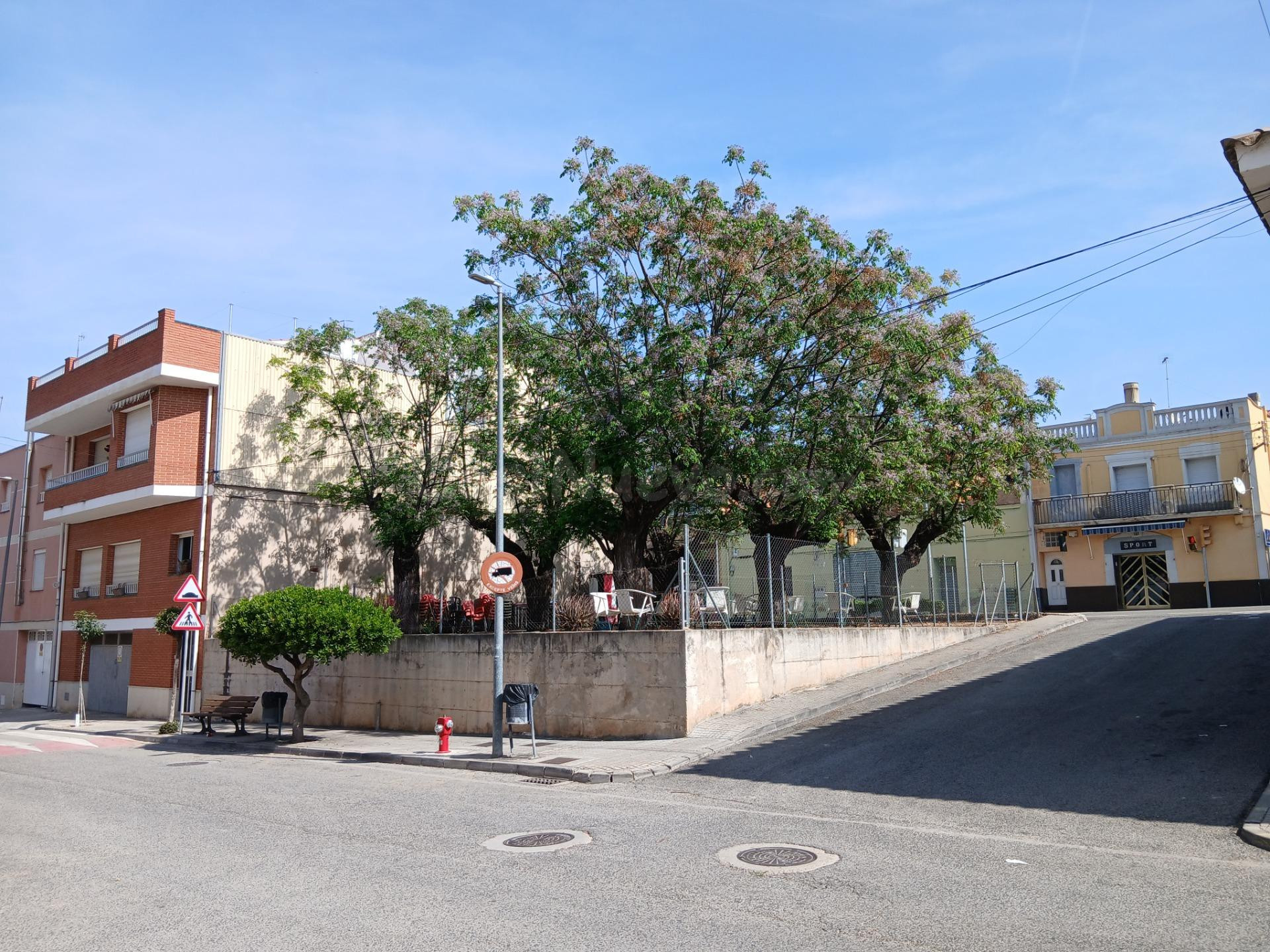 Solar urbano de 238 m2 en Masdenverge