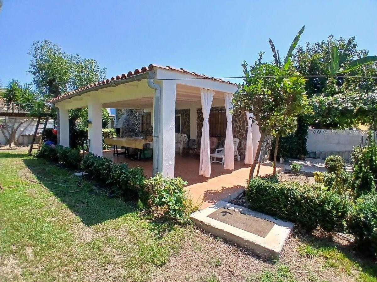 Chalet de 50 m2 con jardín de 350 m2 a solo 150 metros de la - foto 3