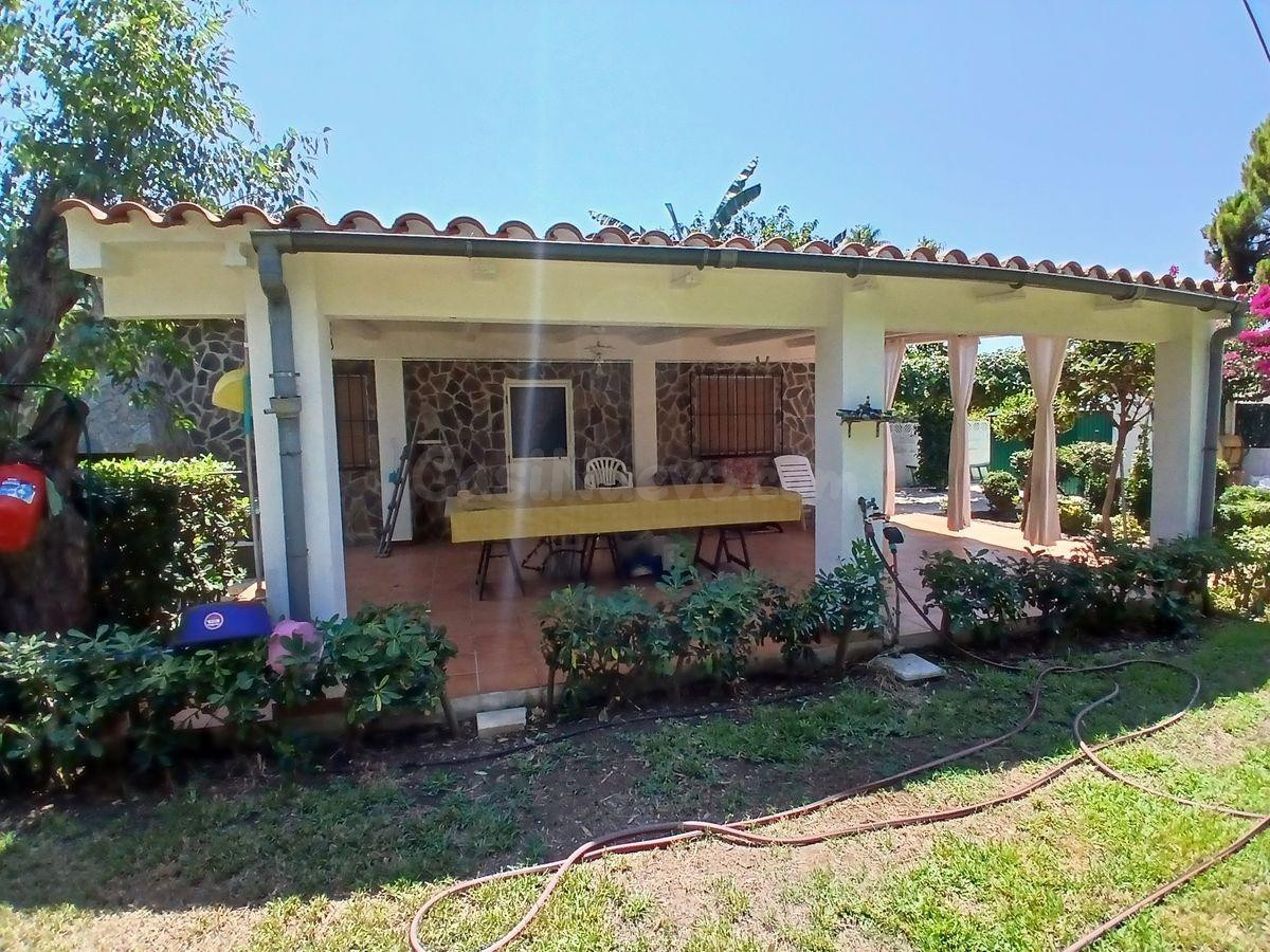 Chalet de 50 m2 con jardín de 350 m2 a solo 150 metros de la - foto 4