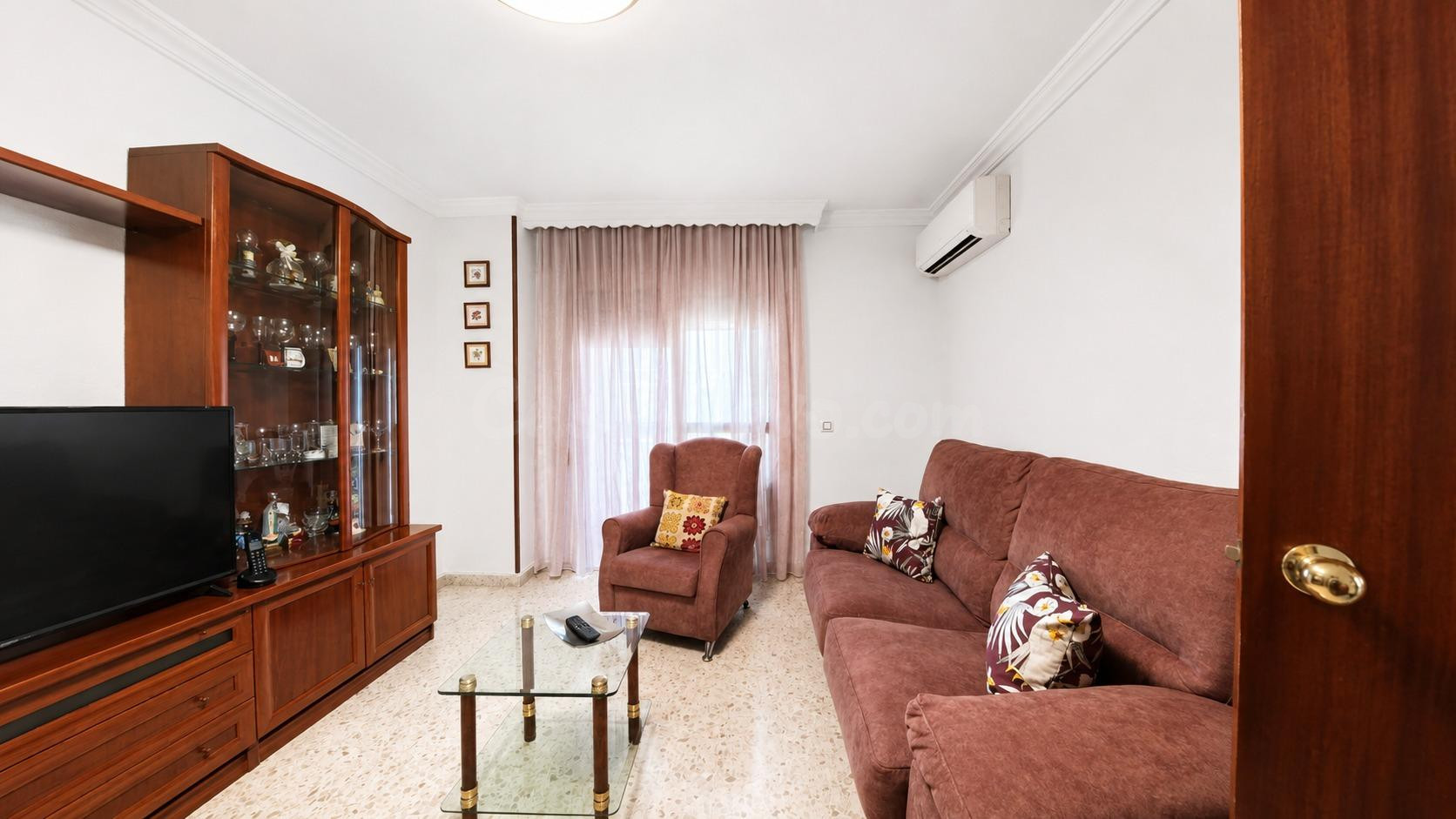 Piso de 2 dormitorios en exclusiva con trastero en Cobrero V - foto 2