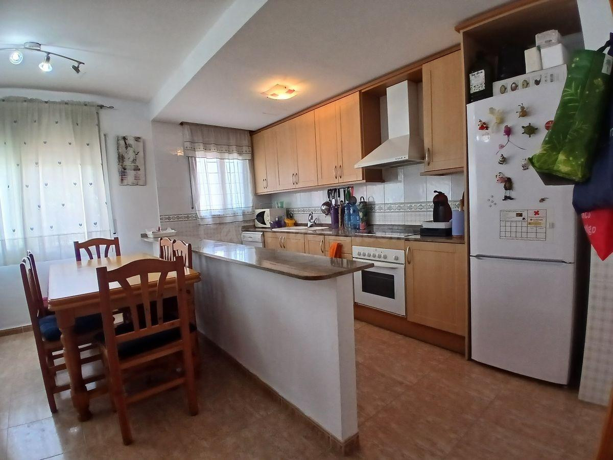 Planta baja con 3 habitaciones, 2 baños y patio - foto 3
