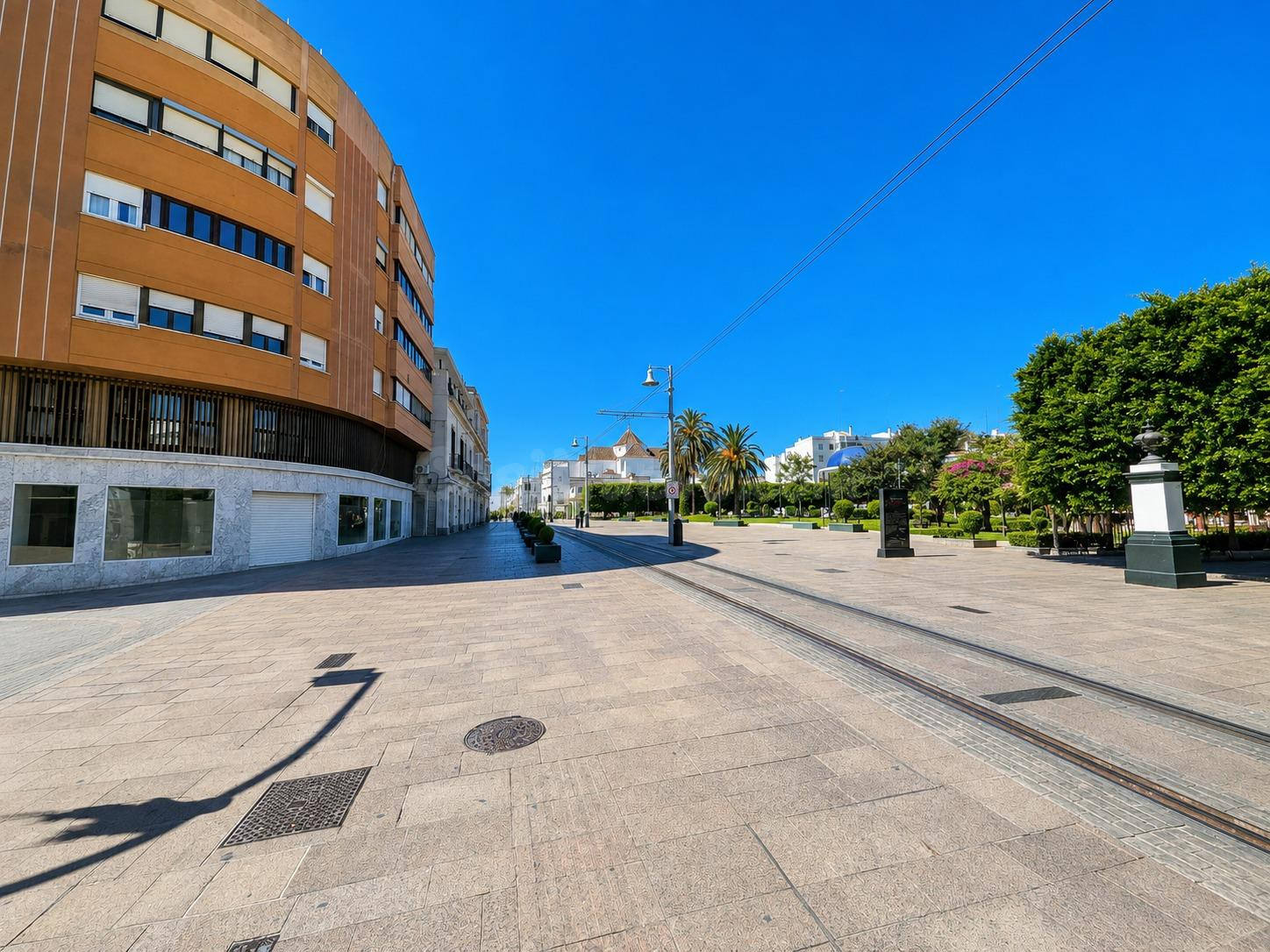 Vivienda histórica de 300 m2 con grandes espacios y una espe