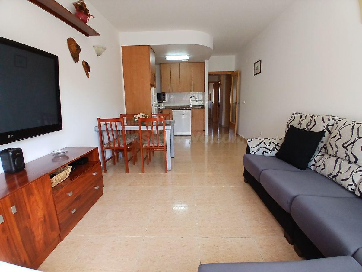 Acogedor piso con 2 habitaciones y 1 baño. Balcón