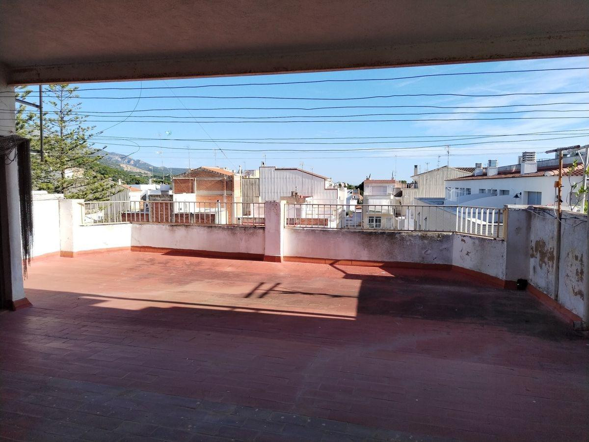 Casa distribuida en almacén, 2 pisos y terraza con vistas al - foto 2