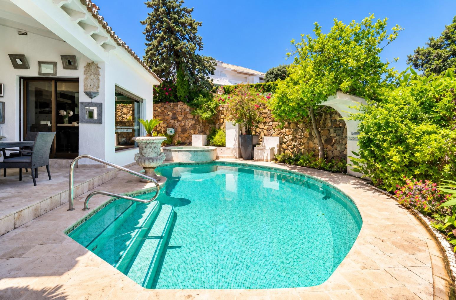 Exclusiva villa pareada con piscina privada en la Milla de O - foto 4