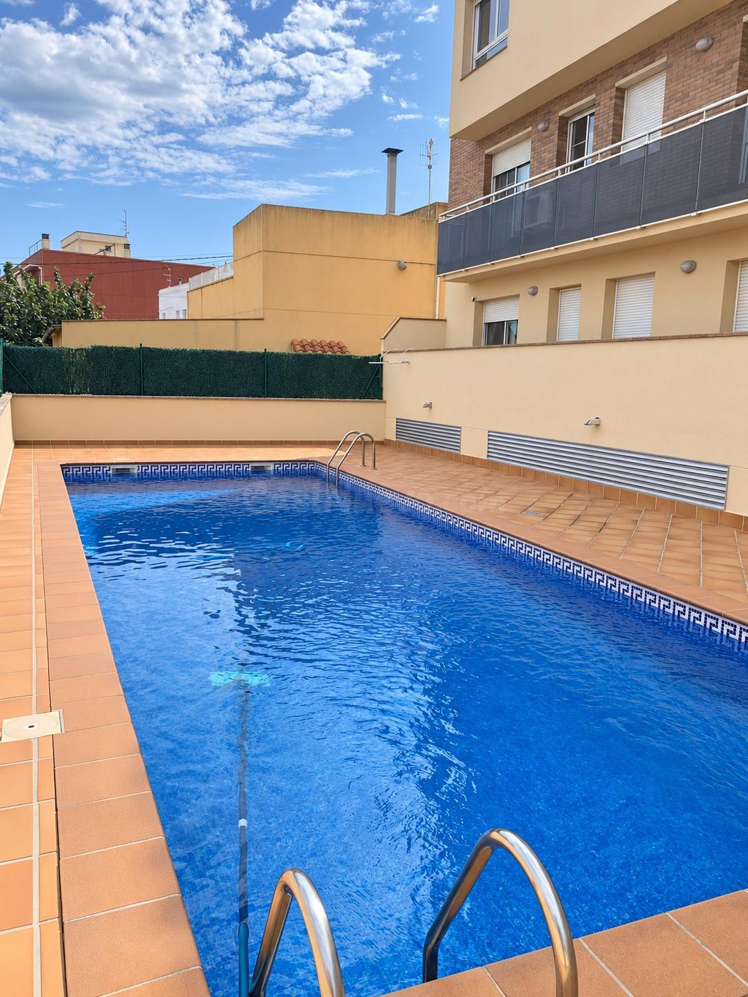 Fantástico piso con piscina y plaza de aparcamiento - foto 3