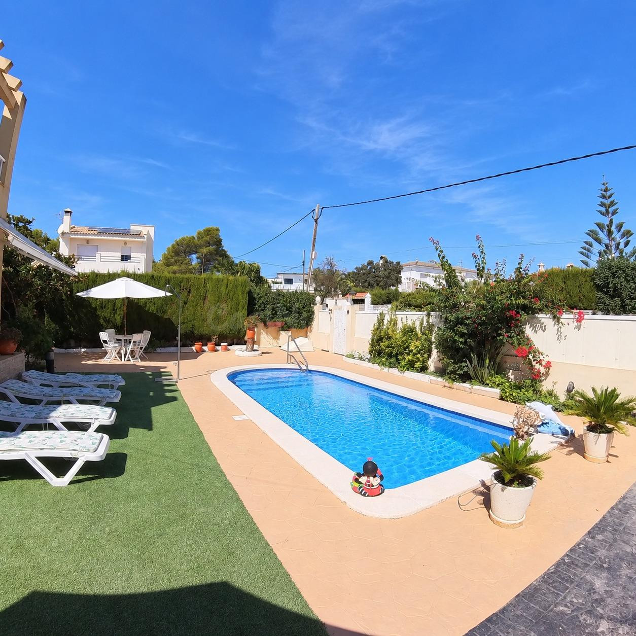 Chalet con piscina y amplias terrazas en Tres Calas – L’Amet - foto 4