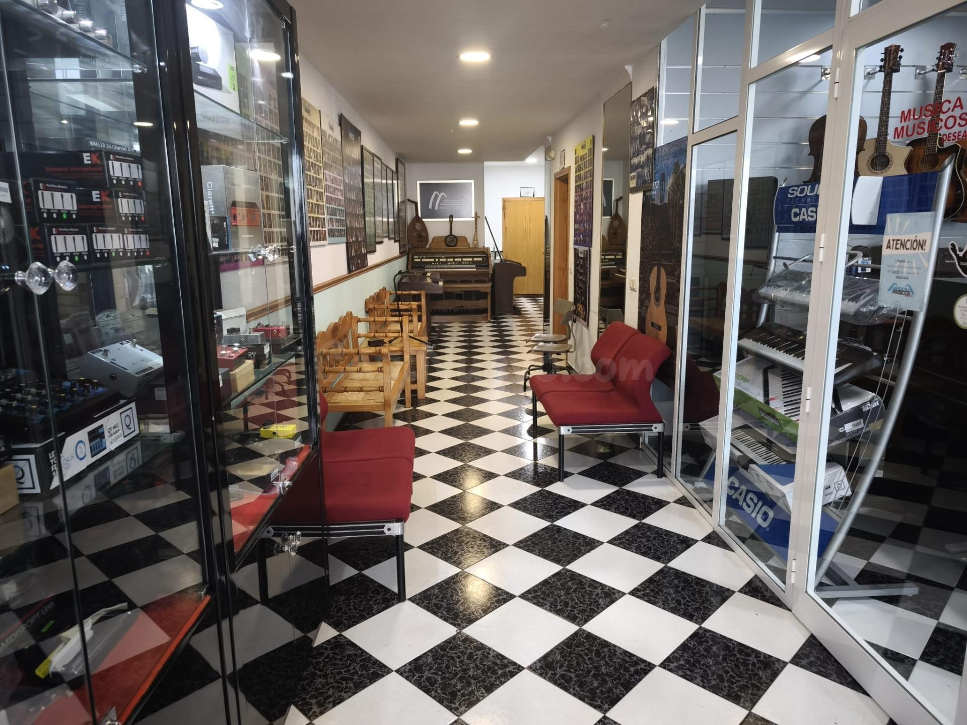 Local totalmente acondicionado para academia y estudio music