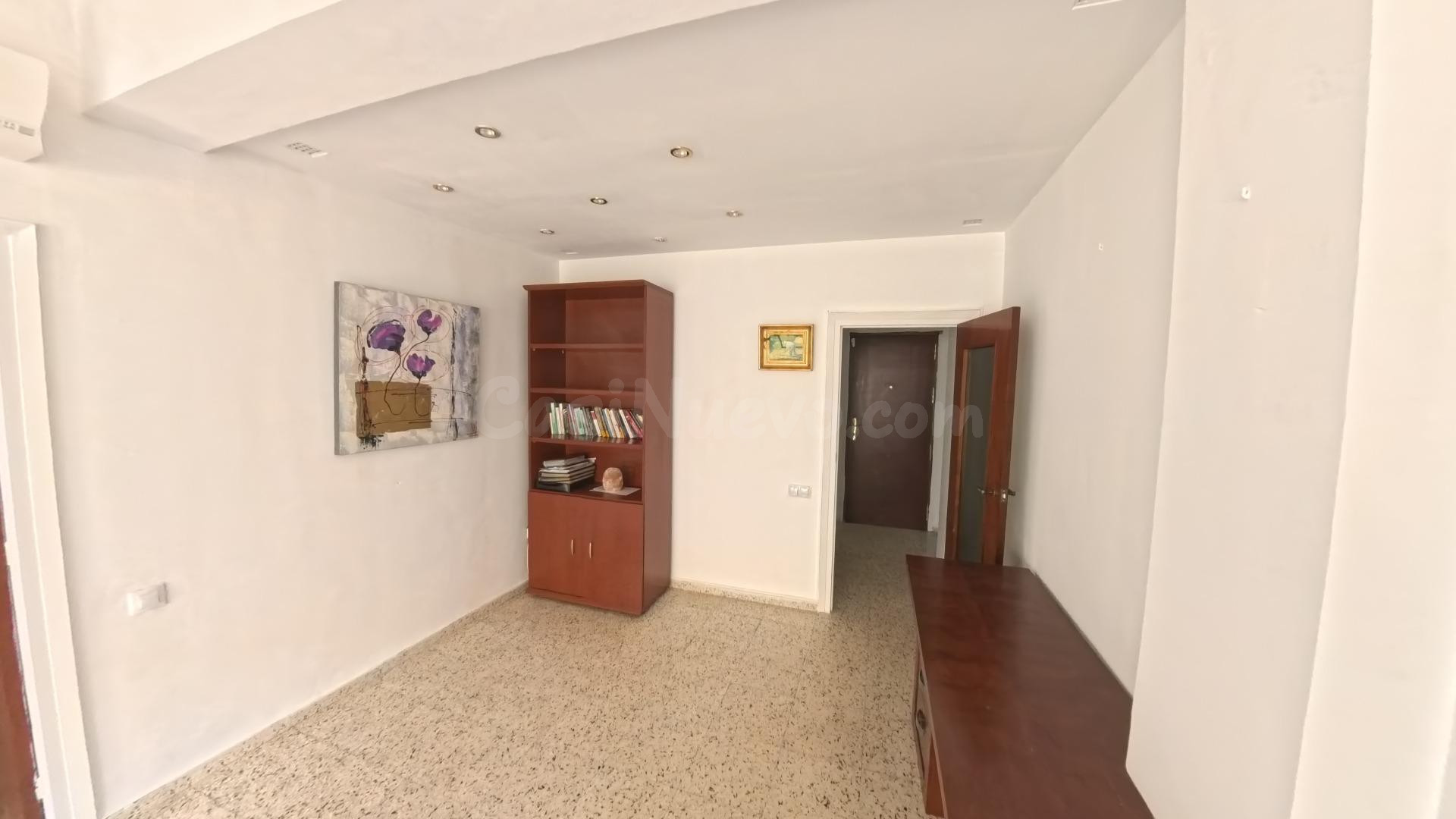 Amplitud, luz y garaje en pleno centro: una vivienda con gra - foto 4