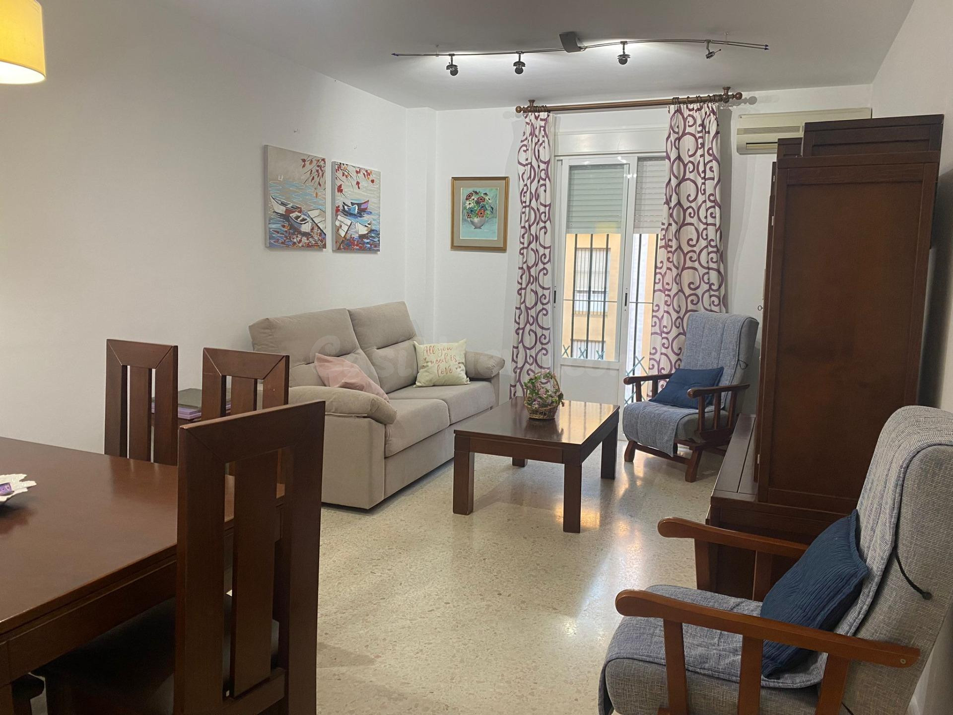 ALQUILER DE TEMPORADA EN PLENO CENTRO DE SANLÚCAR, CON PLAZA