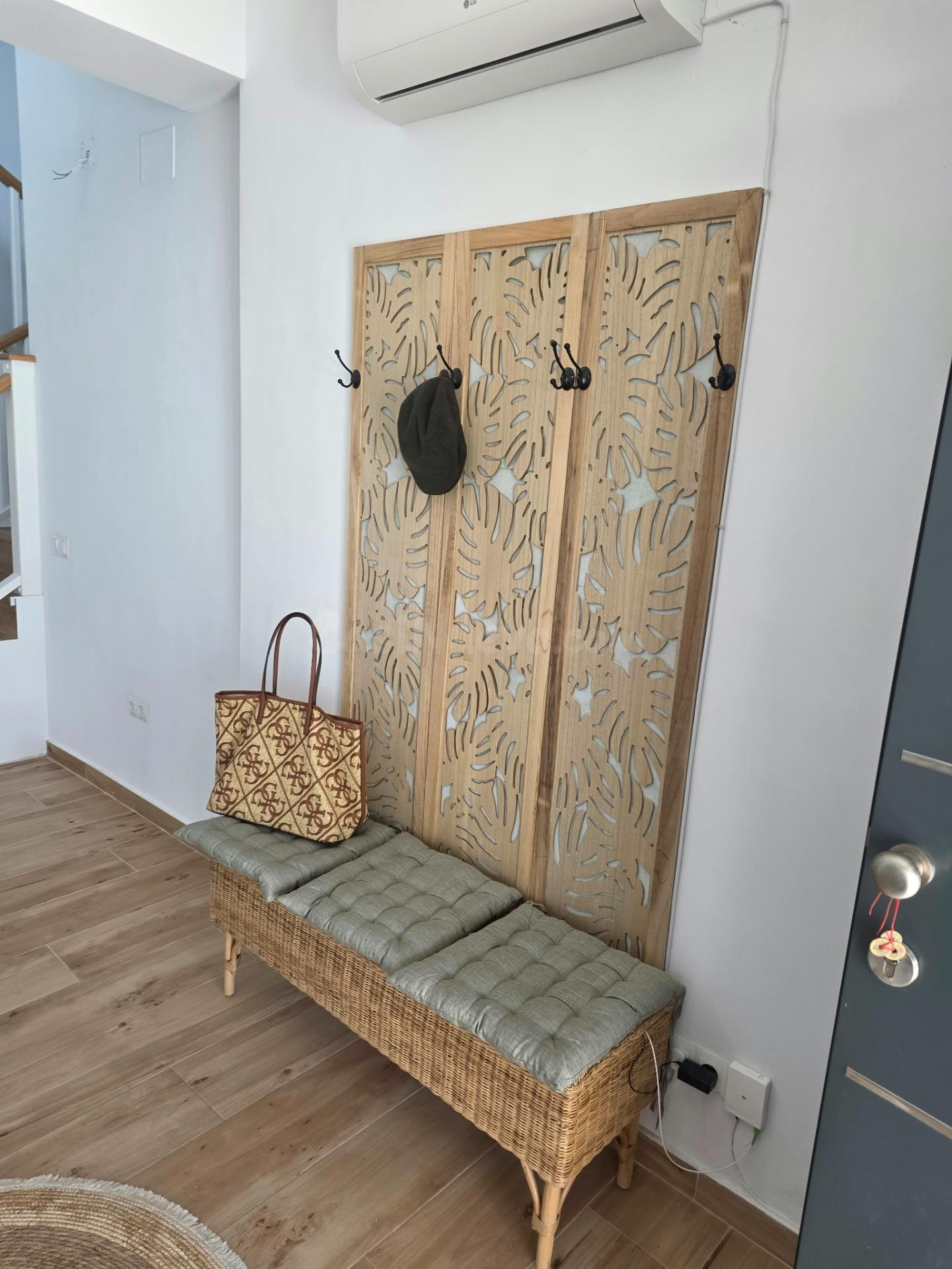 VIVIENDA URBANA. AMPLIO PAREADO DE 4 DORMITORIOS CON PARCELA - foto 4