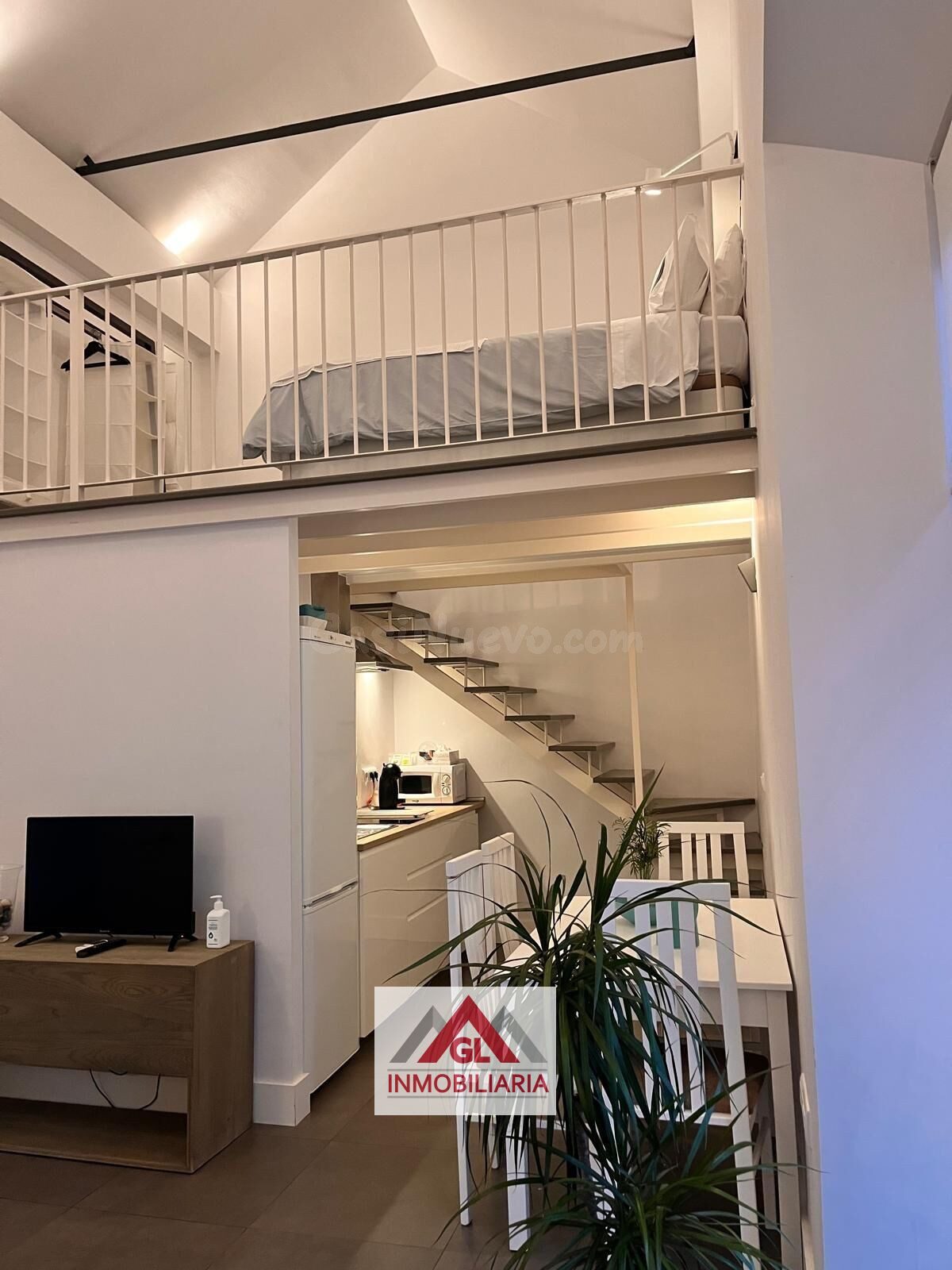 ALQUILER VACACIONAL DE COQUETO APARTAMENTO EN ZONA CERRO FAL - foto 2