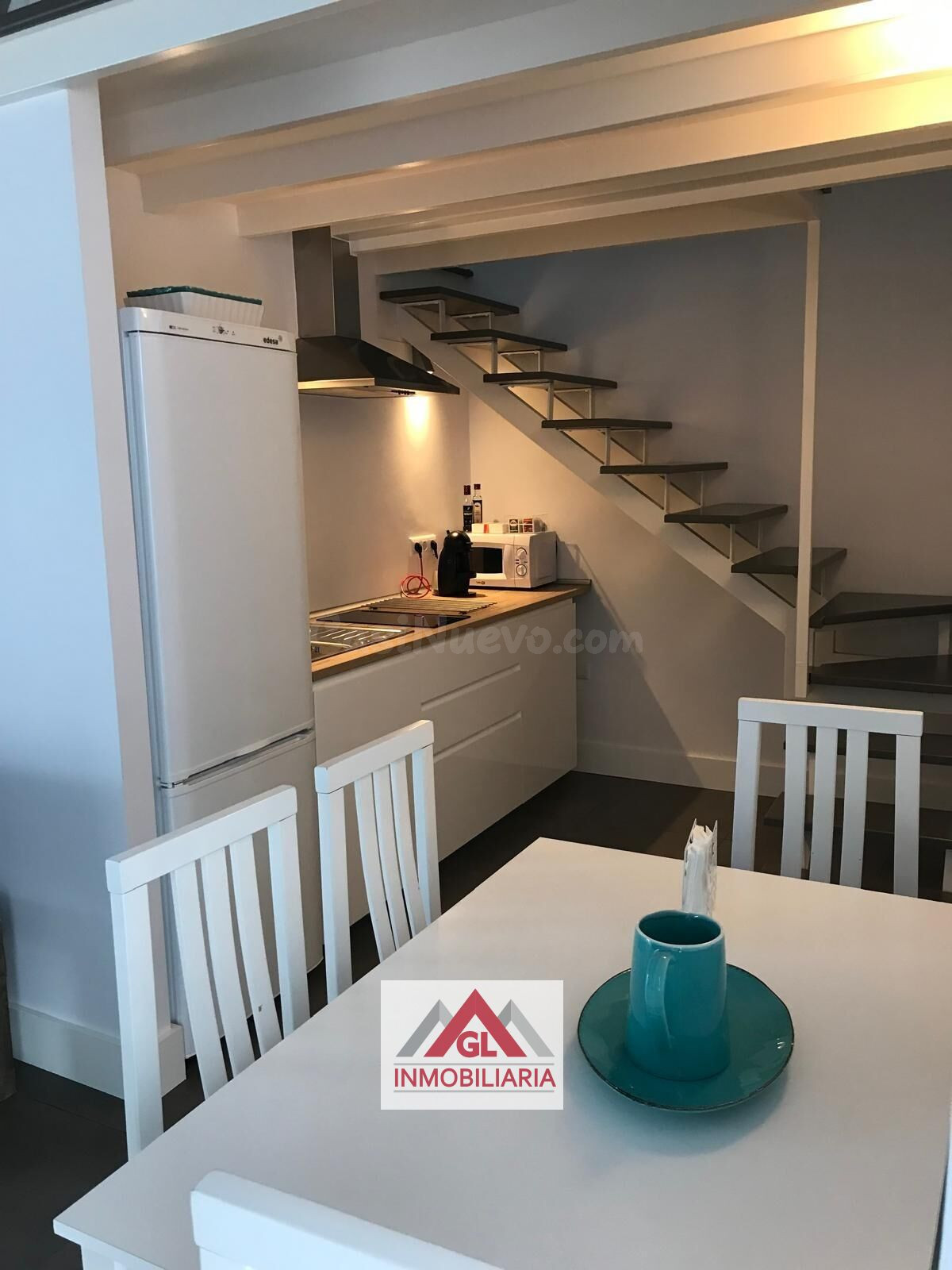 ALQUILER VACACIONAL DE COQUETO APARTAMENTO EN ZONA CERRO FAL - foto 4