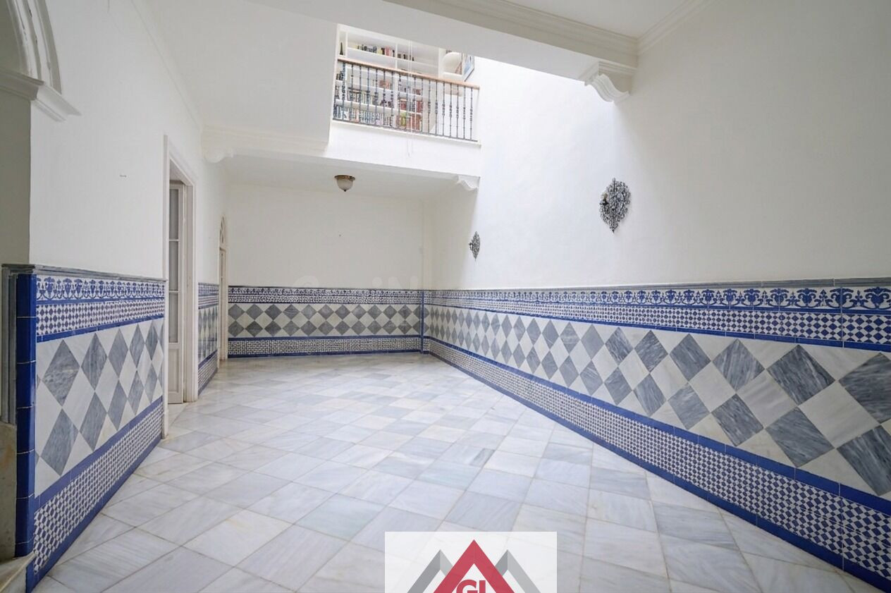 MAGNÍFICA CASA SEÑORIAL EN EL CENTRO DE SANLÚCAR - foto 2