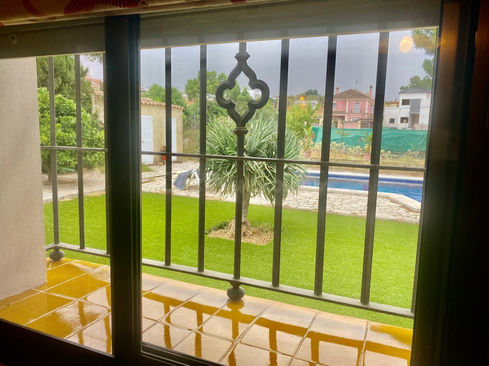 CHALET JUNTO LA ZONA CENTRO CON PISCINA - foto 4
