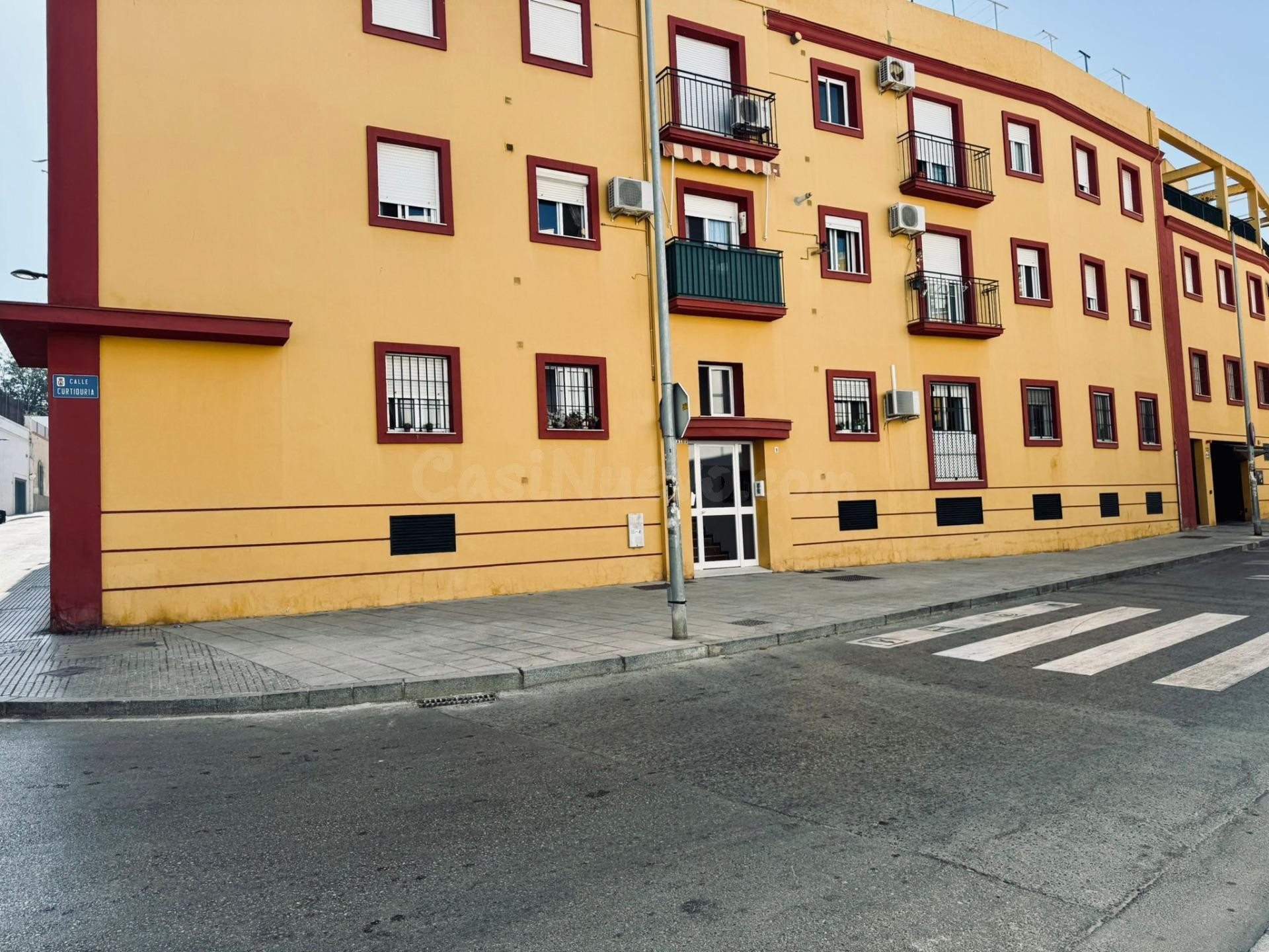AMPLIA VIVIENDA EN CALLE GANADO!!!