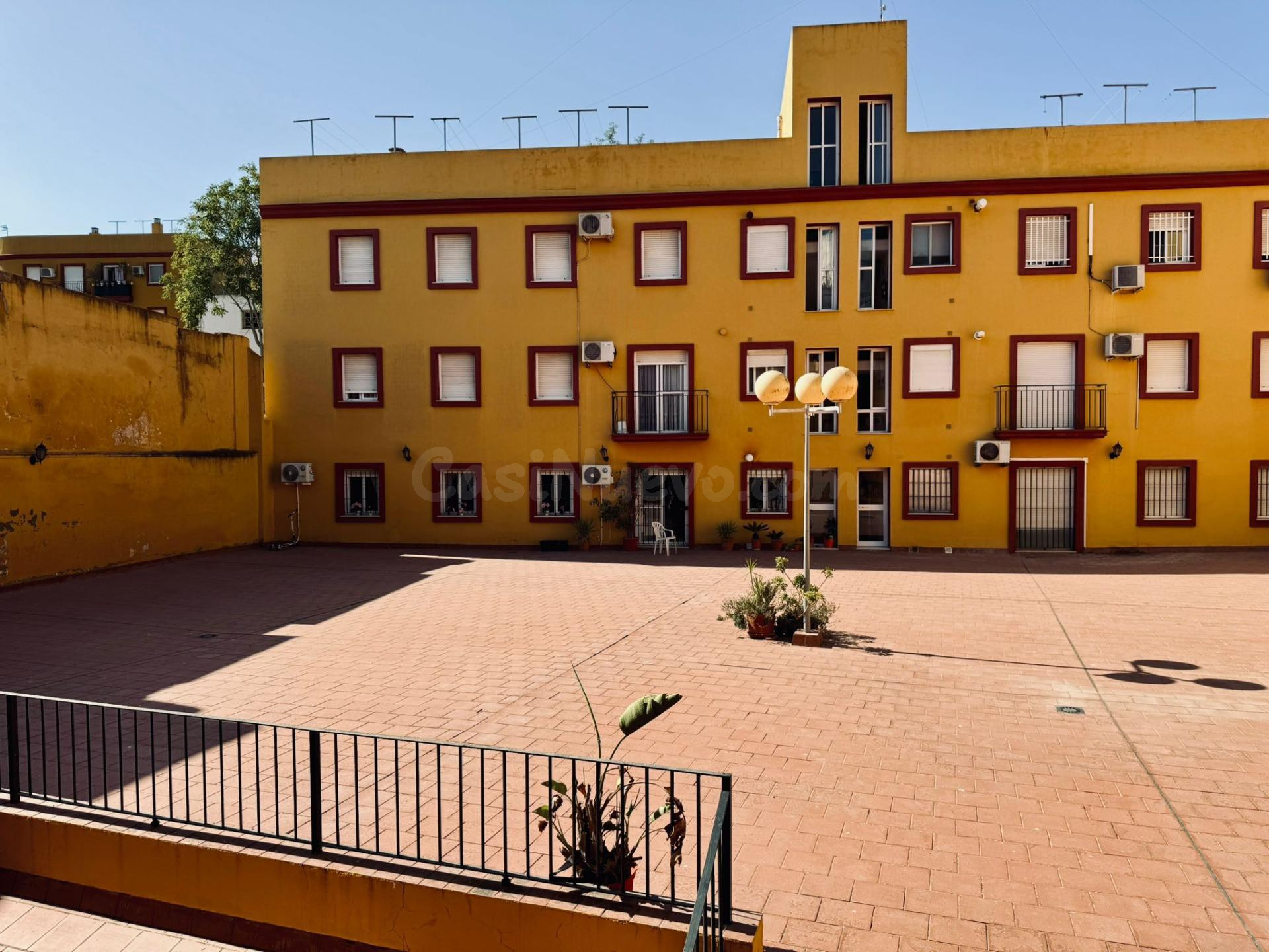 AMPLIA VIVIENDA EN CALLE GANADO!!! - foto 2
