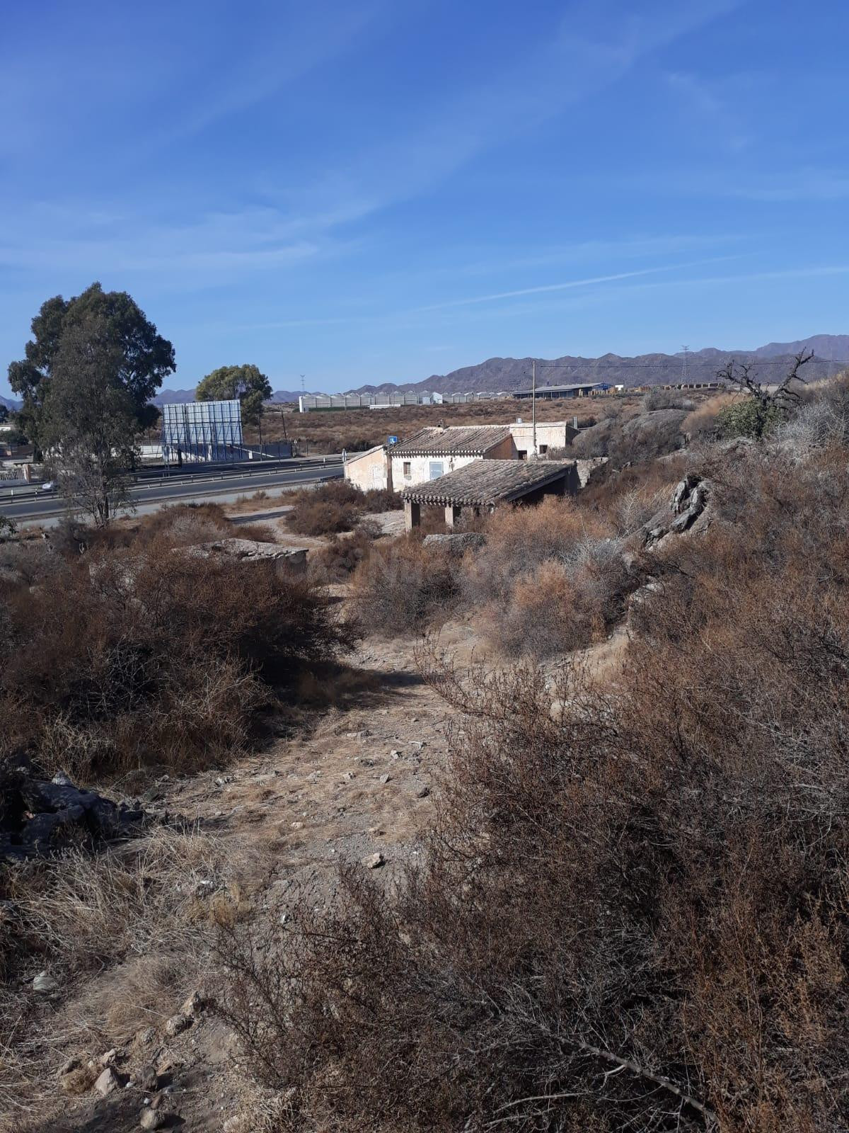TERRENO EN LA ENTRADA DE ÁGUILAS - foto 3