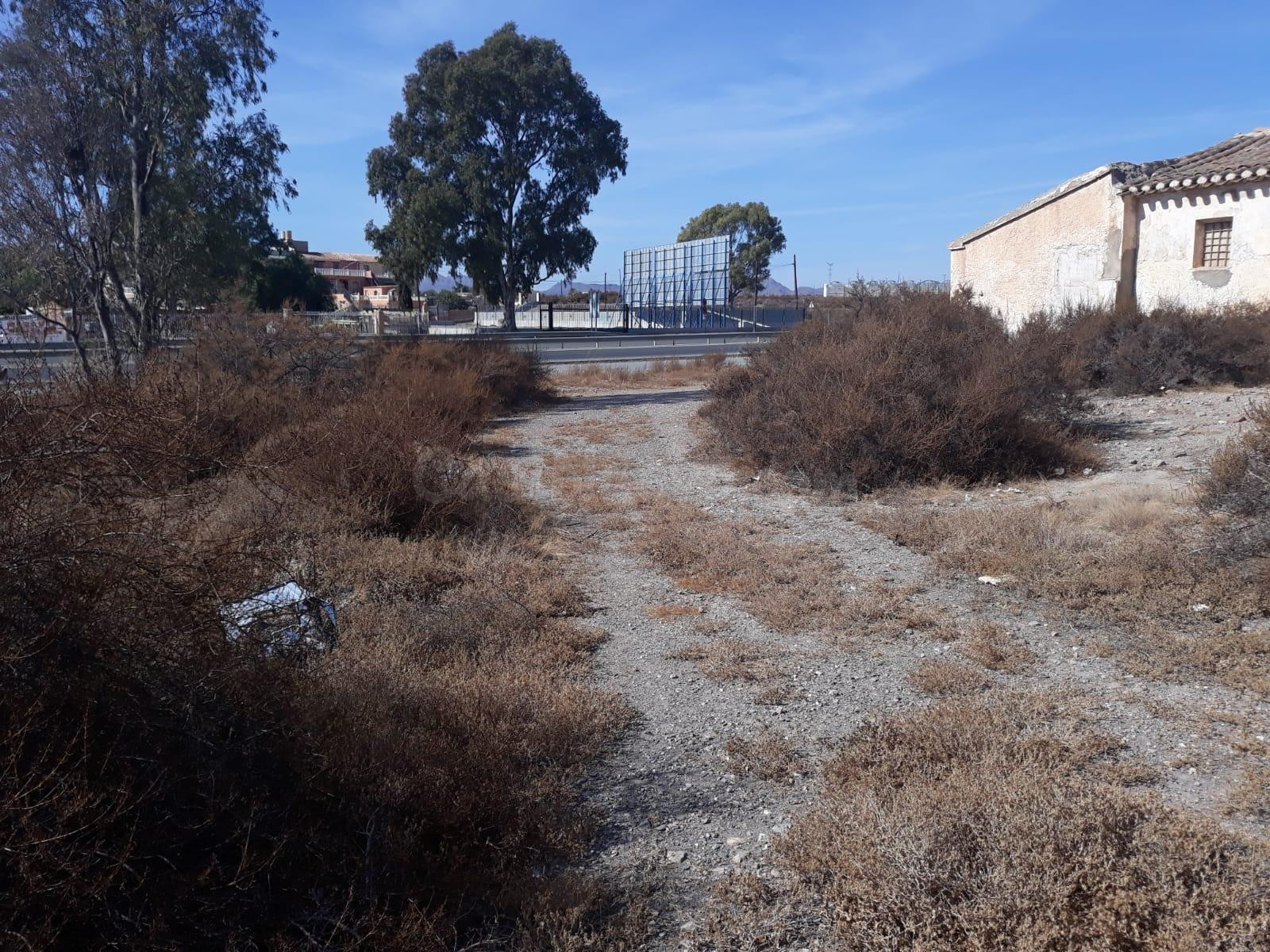 TERRENO EN LA ENTRADA DE ÁGUILAS - foto 4