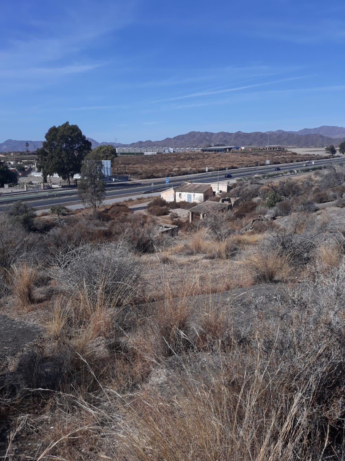 TERRENO EN LA ENTRADA DE ÁGUILAS - foto 5