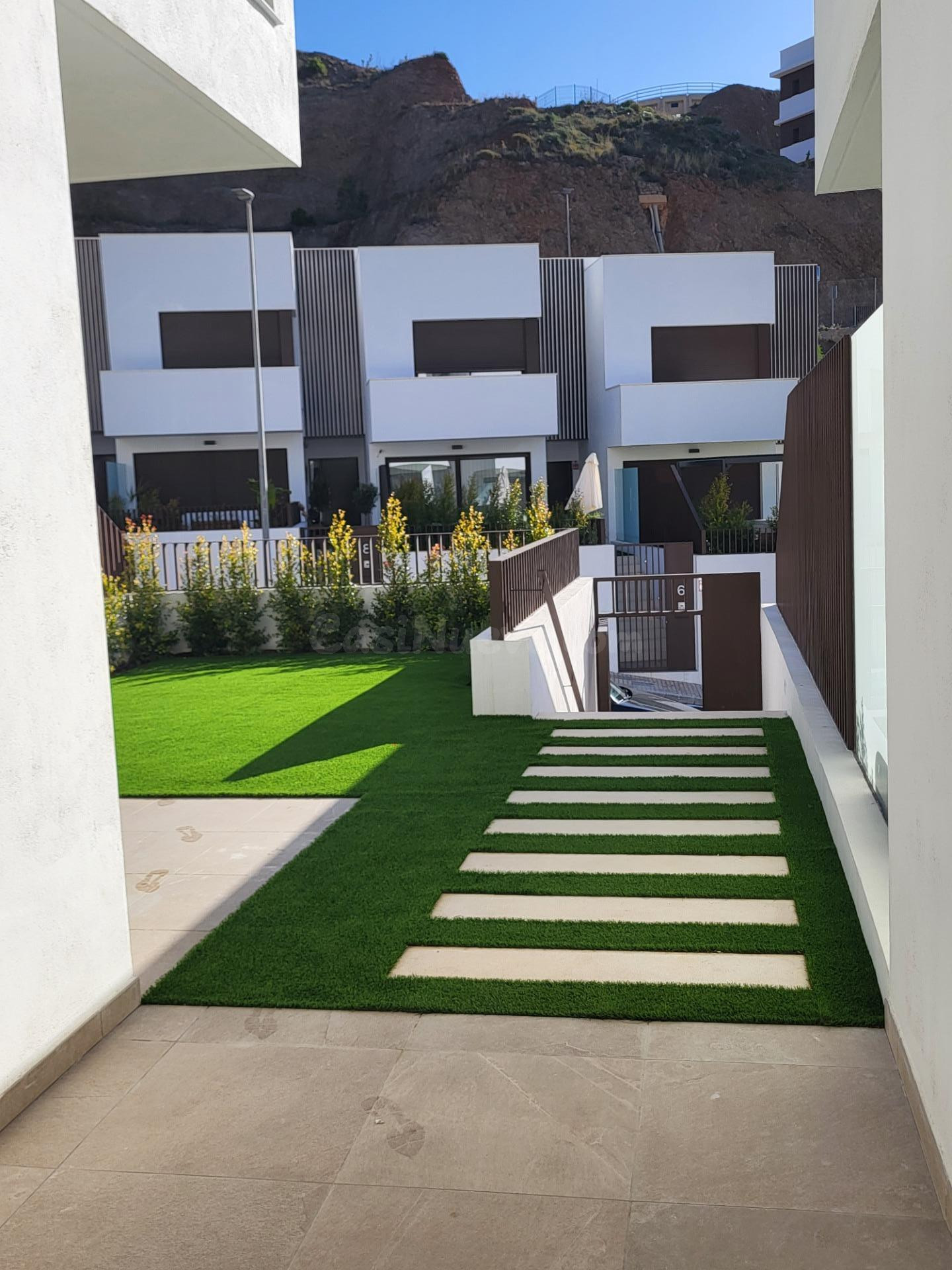 Adosado con jardín privado en Rincón de la Victoria - foto 2